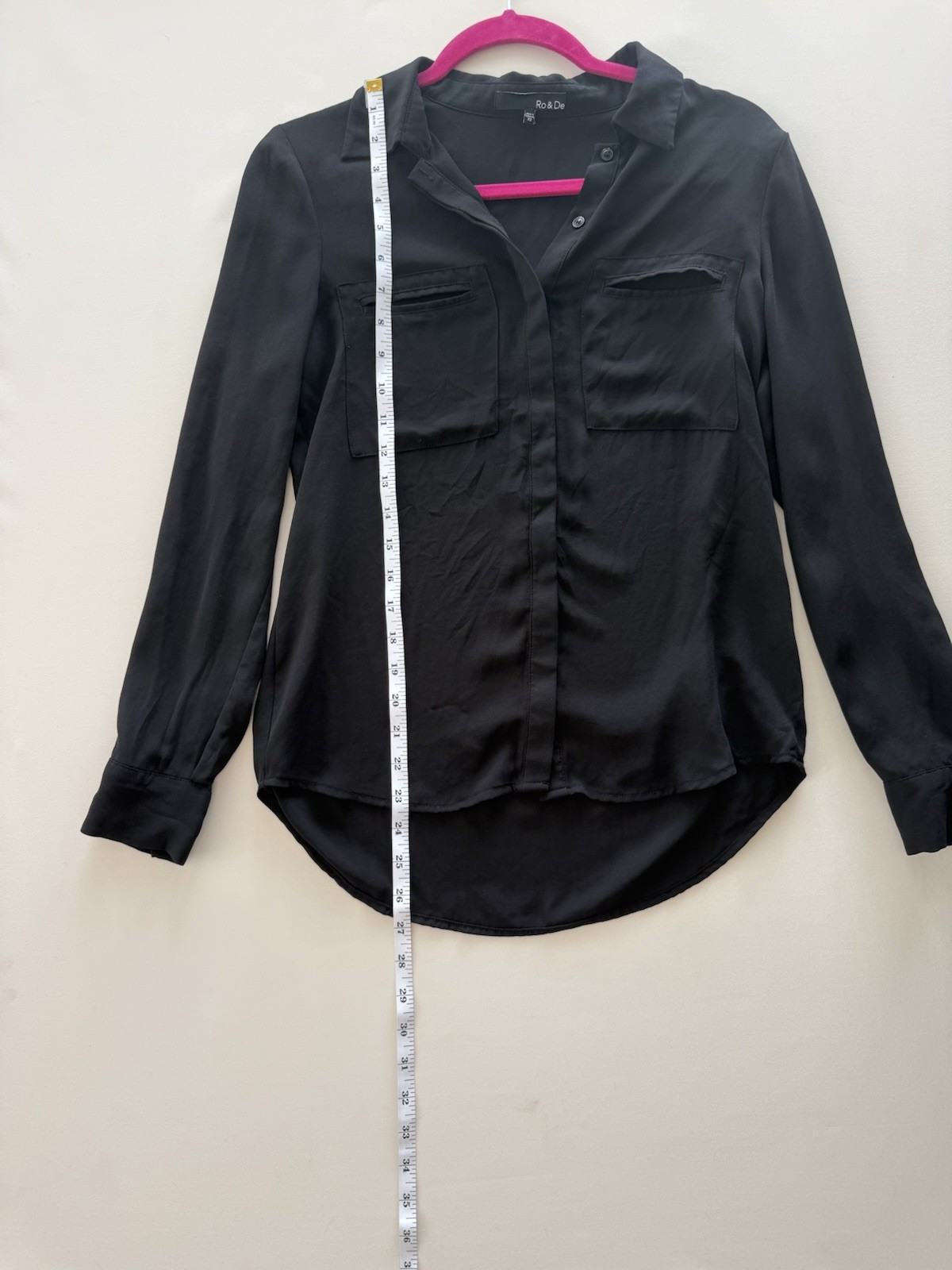 Ro & De Black Button Front Blouse Women’s XS Long Sleeve Collared Hi Low Hem