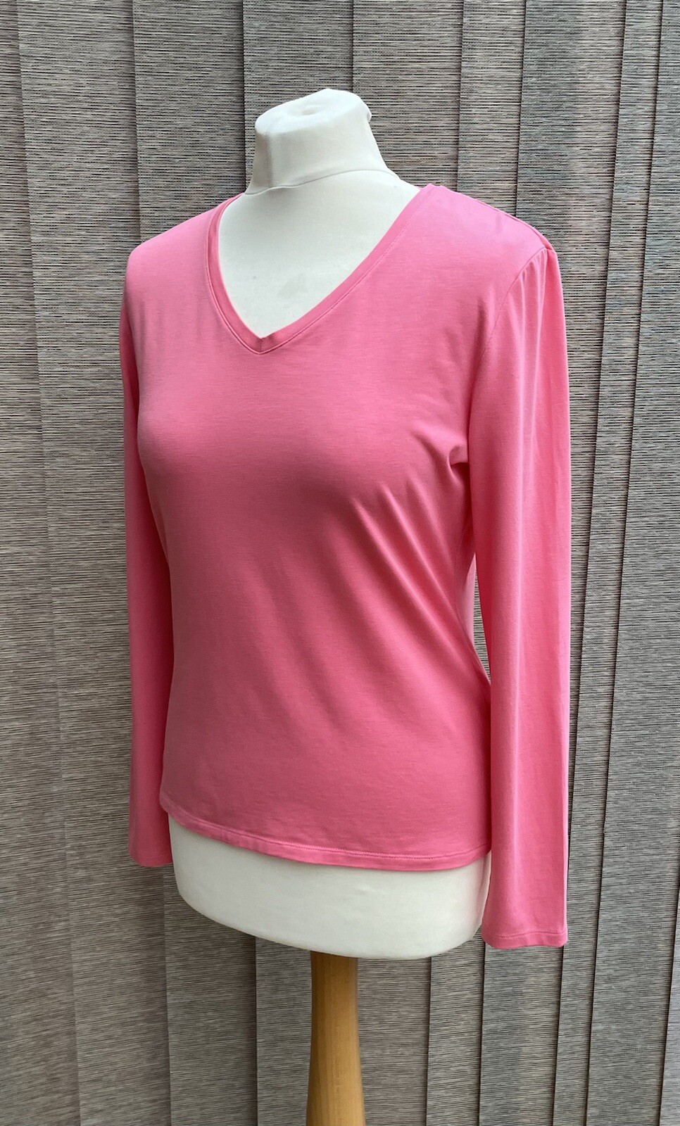 Kettlewell Silky Jersey V Neck Top Size M 222 Flamingo Pink ? Sp Au