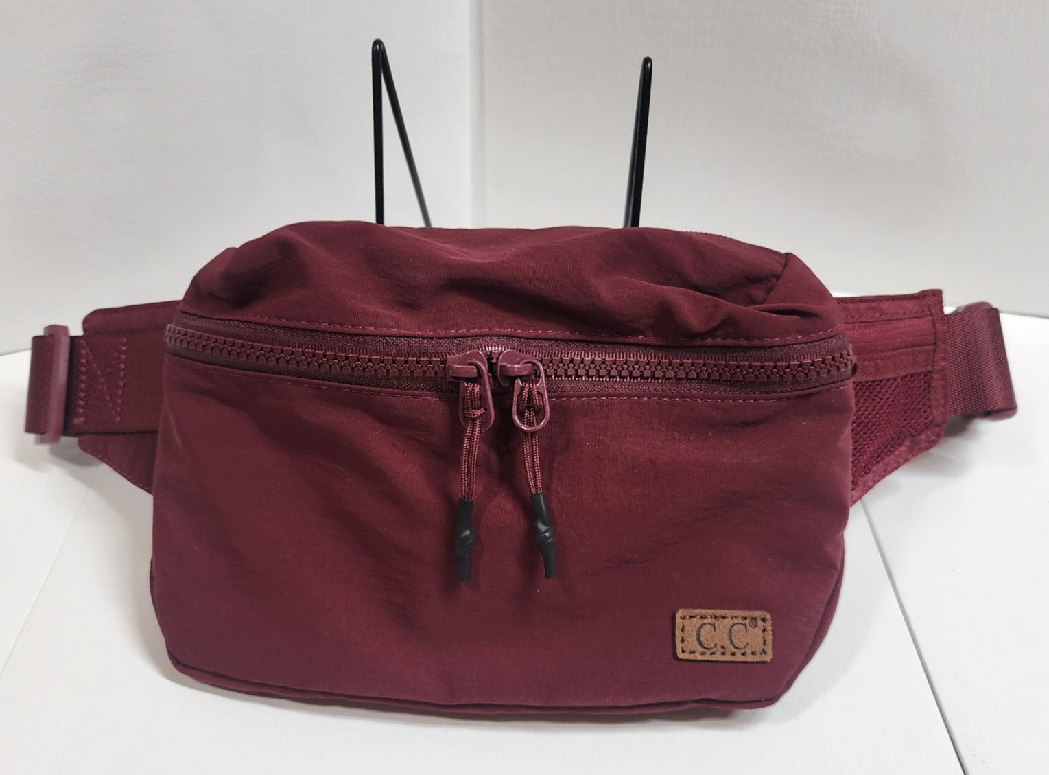 C.C Everyday Solid Color Zipper Cross Body Belt Bag Fanny Pack Burgundy EUC