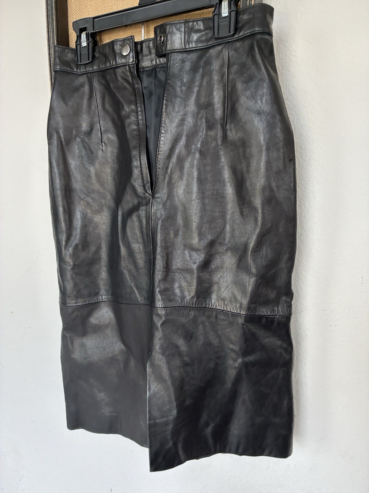 Verducci Black Solid Leather Pencil Skirt Lined Slit Button Closure Size 4