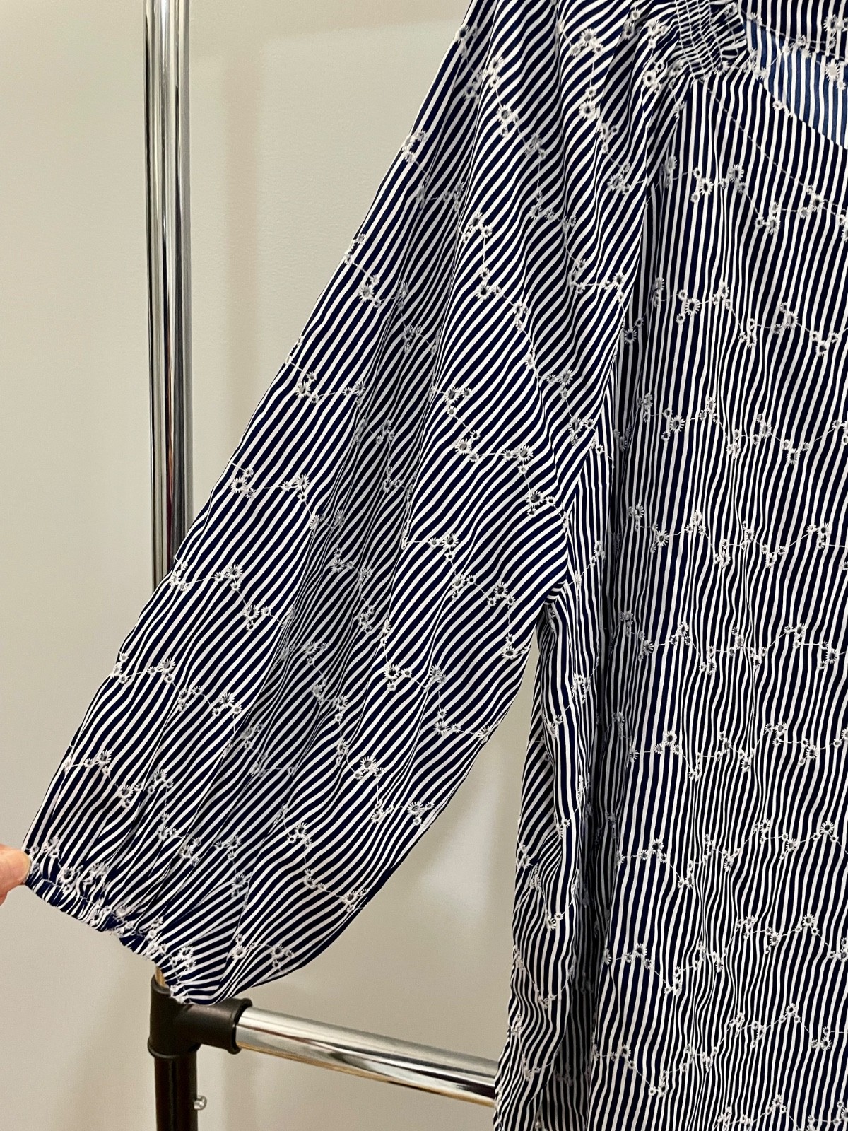 LOFT Outlet Eyelet Blouse Size XL Navy Blue Stripe Gathered Shoulders 3/4 Sleeve