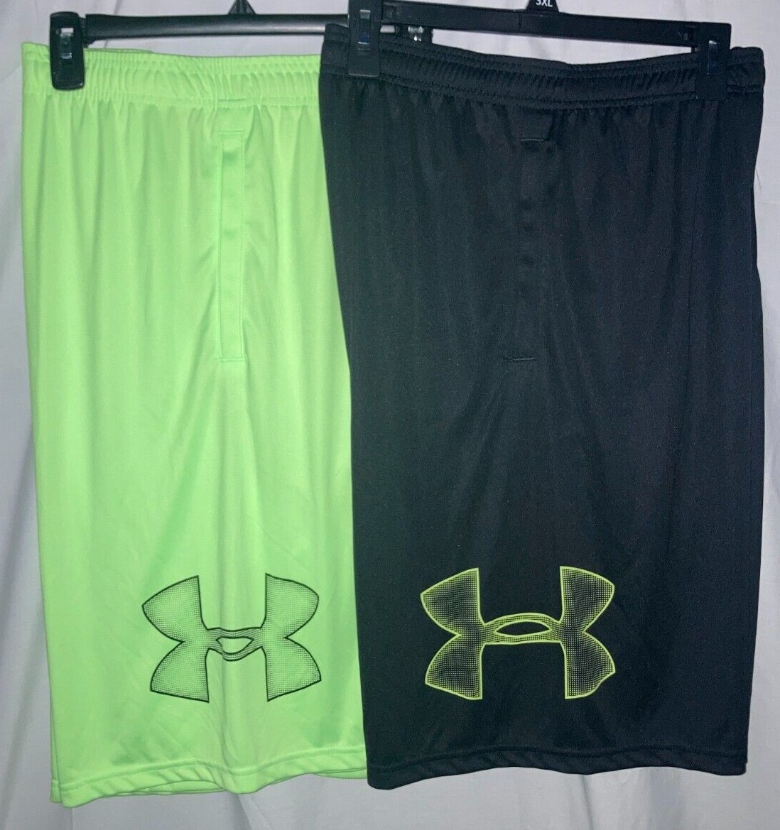 NWT B & T Men’s Under Armour Tech Graphic Shorts 10″ inseam