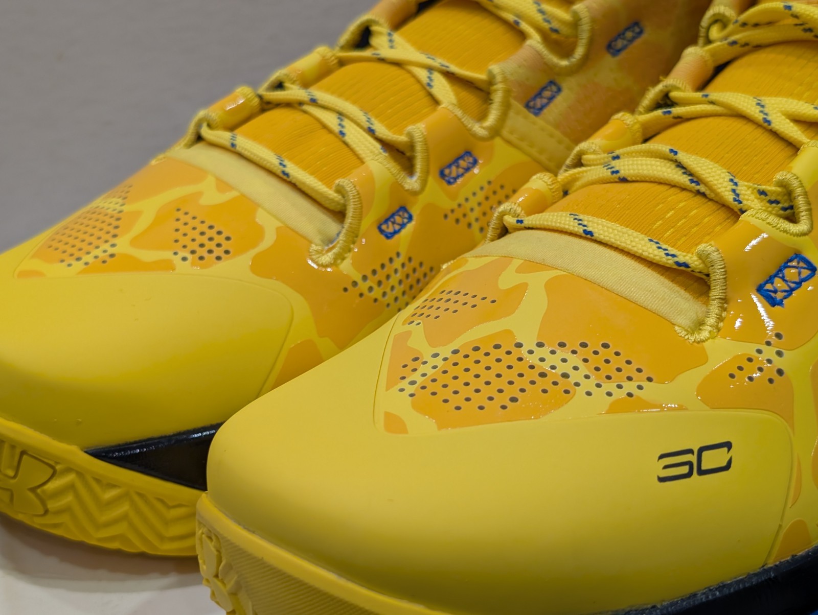Under Armour Men’s Curry 2 Retro – Double Bang – Size: 11 – 3026281 700 – Gold