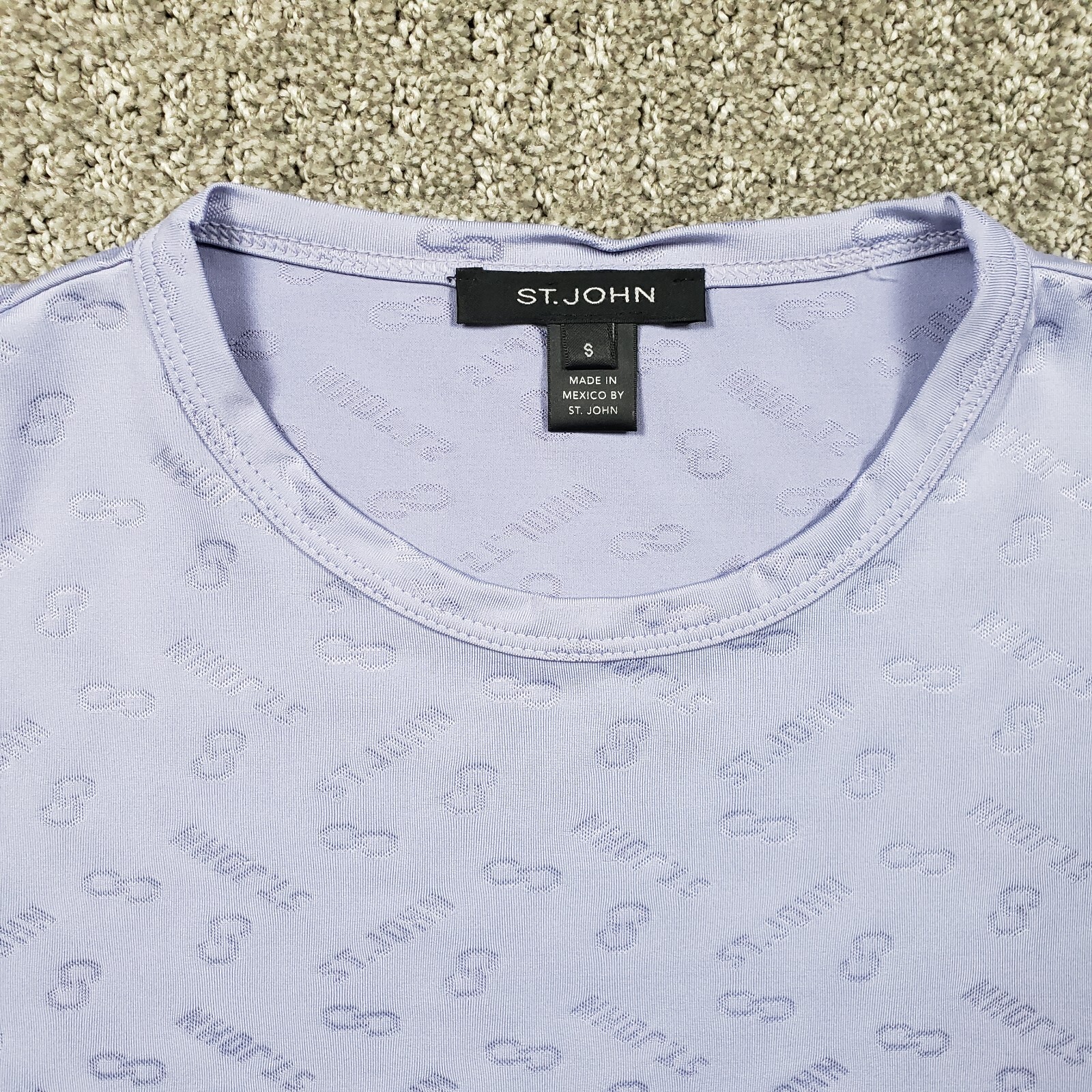 St John Top Womens Small Light Purple Crew Neck Silky Embossed Short Sleeve