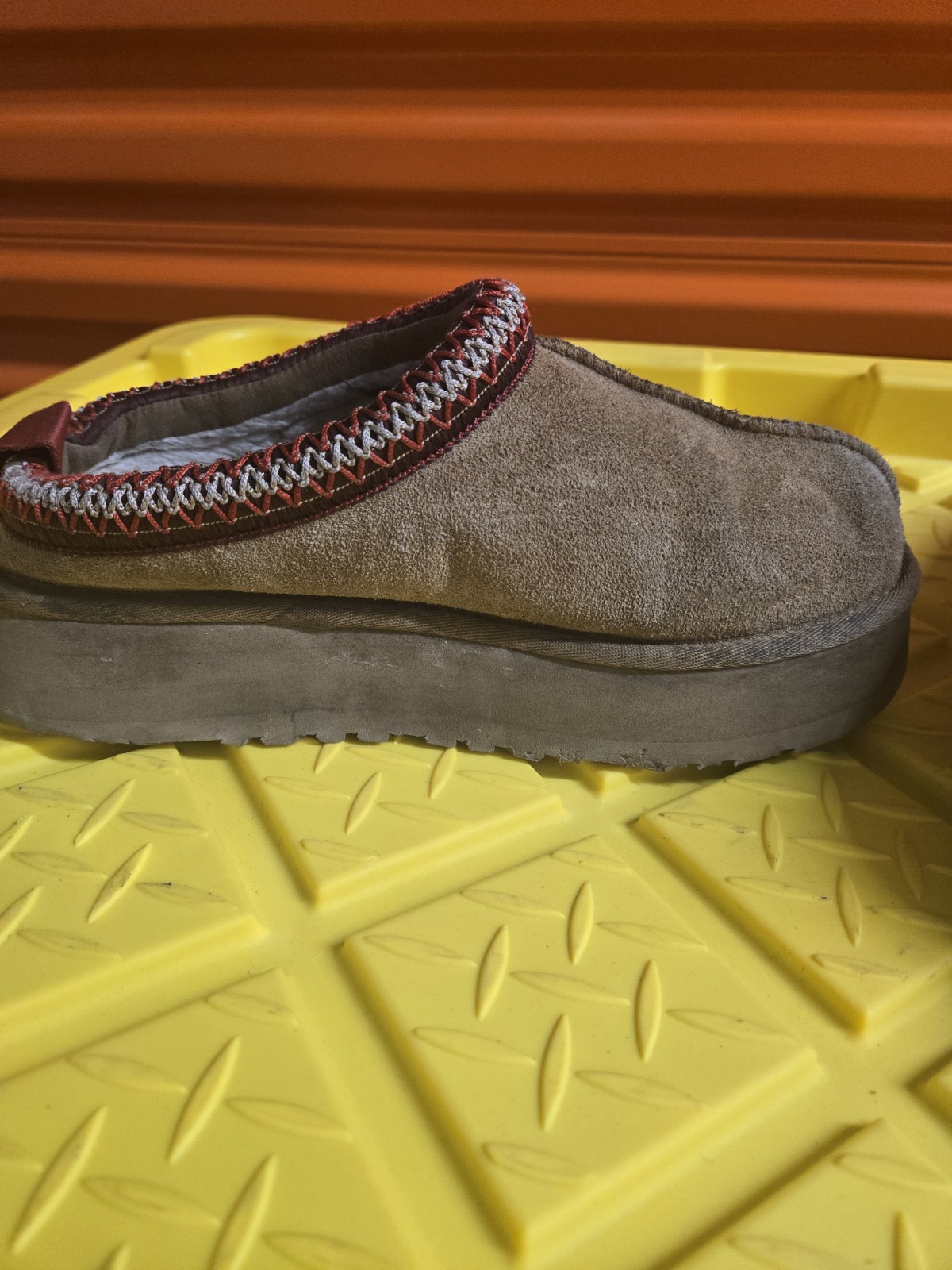 UGG Tazz Platform Slippers in the Chestnut colorway, Size 8
