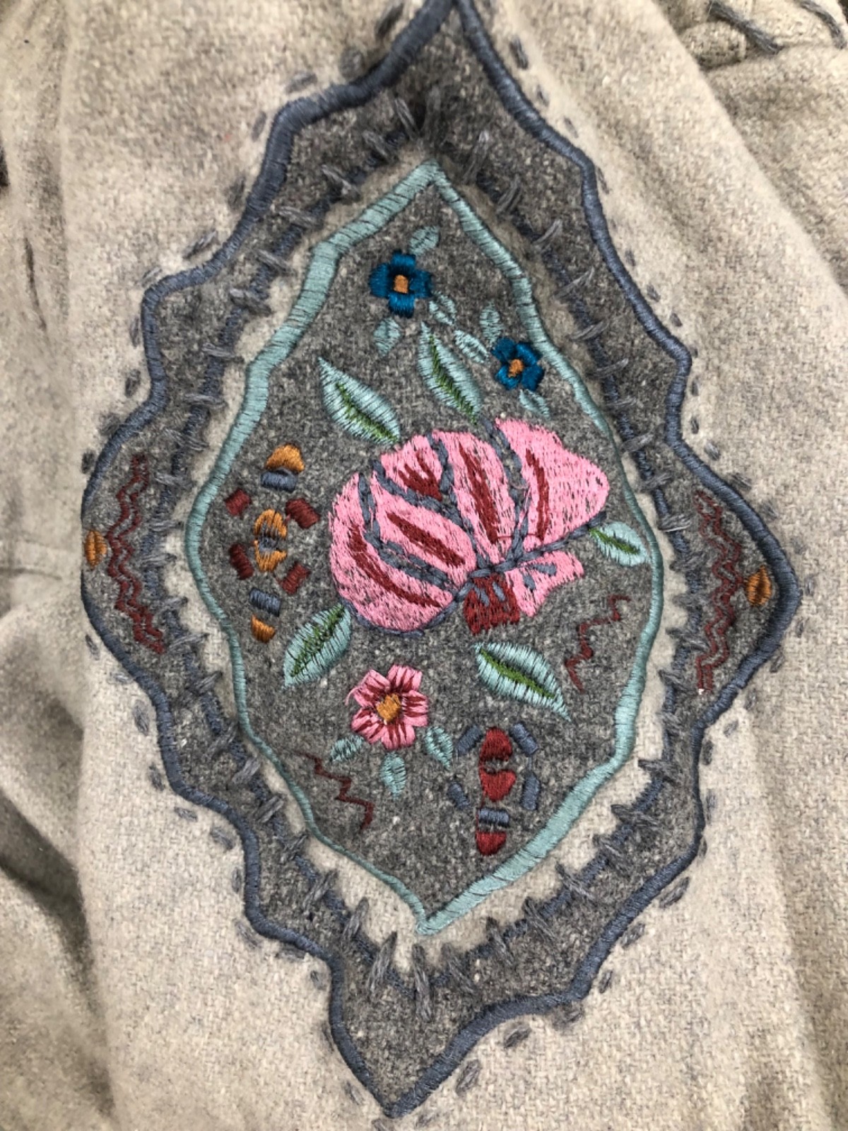 vintage embroidered jacket no closure