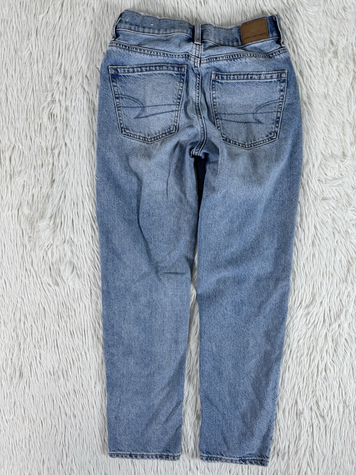 American Eagle Light Wash 90’s Distressed Mid-Rise Straight Jeans Women’s 0S