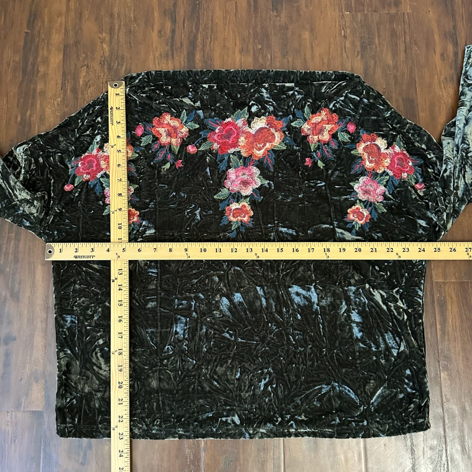 UMGEE Off The Shoulder Blouse Womens Sz L Army Green Embroidered Velvet Boho NWT