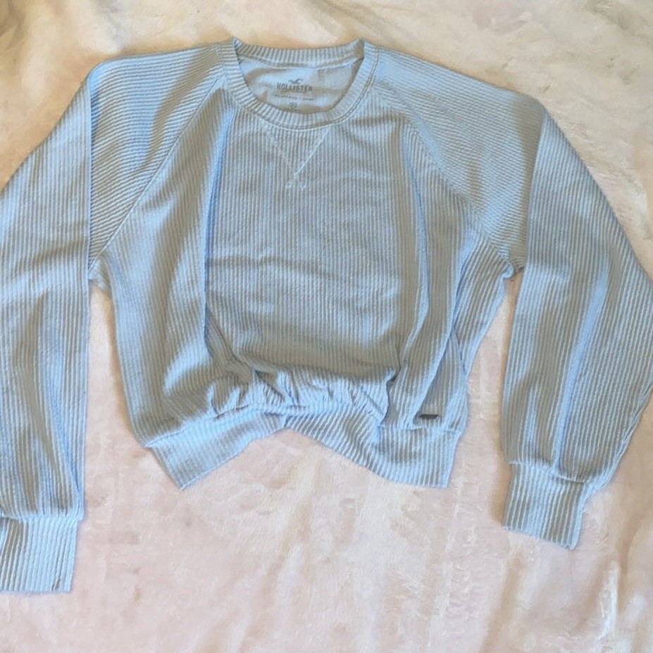 Hollister Ribbed “Boyfriend T-shirt” Cropped Long Sleeve Top Light Blue XS