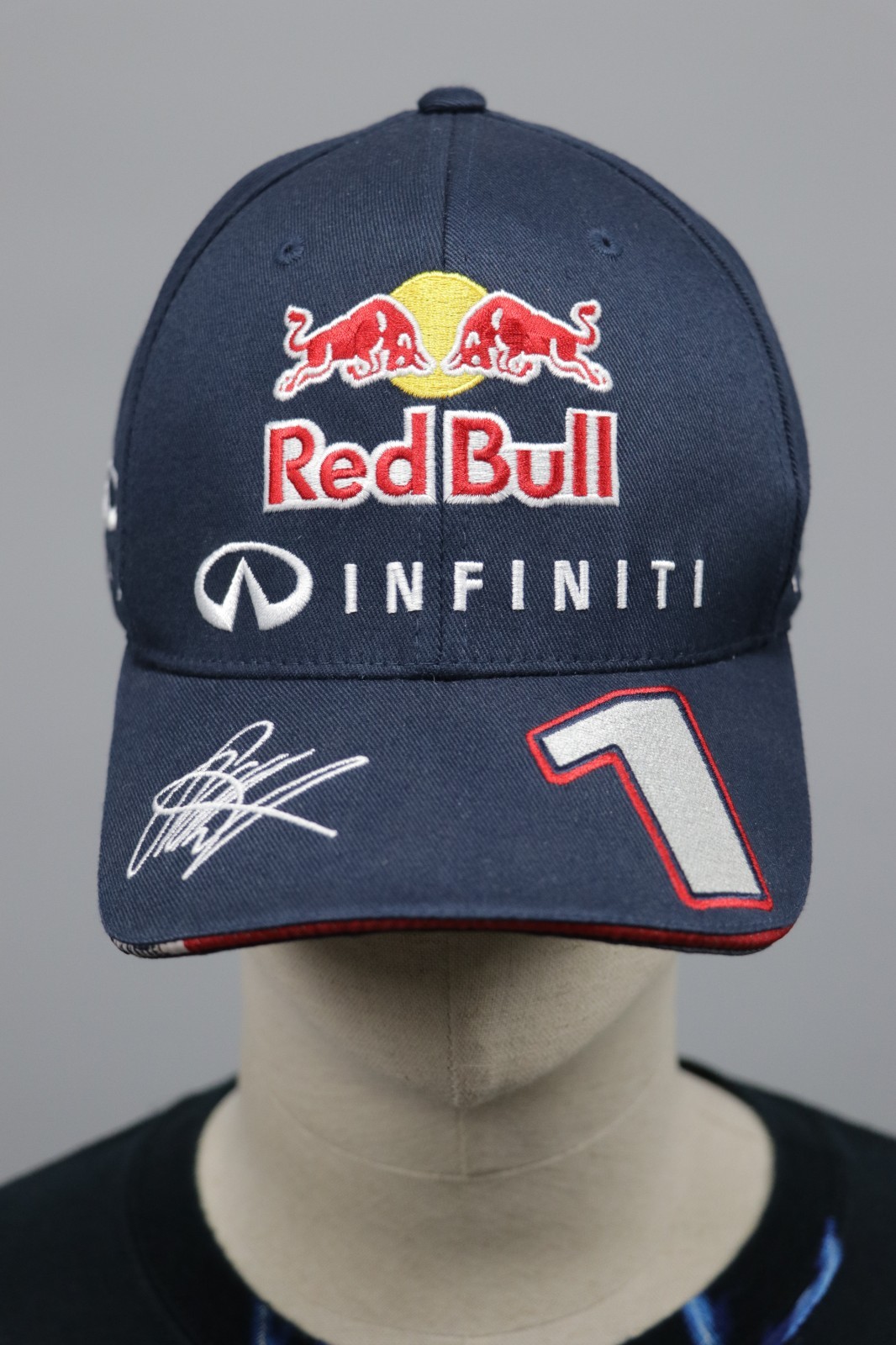 RED BULL RARE Sebastian Vettel #1 Formula 1 Racing Team Navy Blue Flexfit Cap