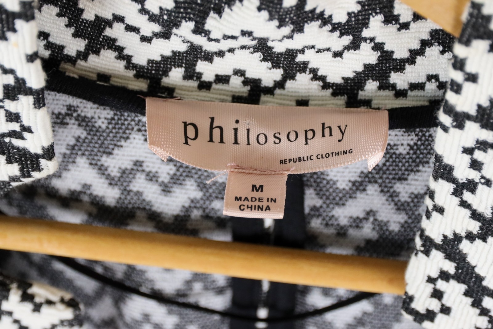 Philosophy Cardigan Jacket White & Black Open Front Hearts Jacquard Size Medium