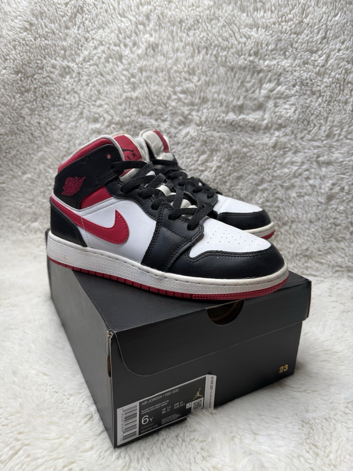AIR JORDAN 1 MID- Size 6y- Black/Very Berry -White