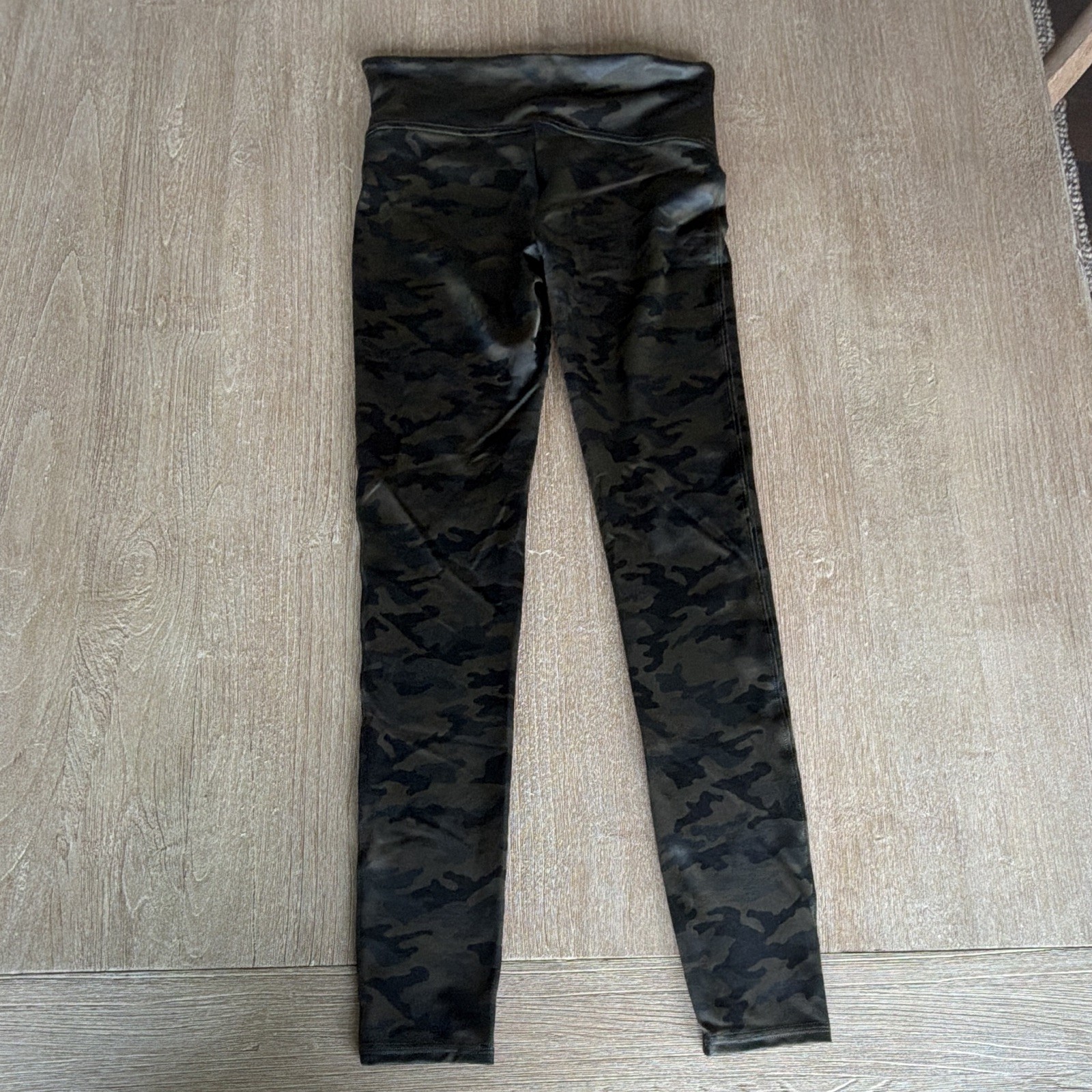 SPANX Womens Regular M Army Green Camouflage Pattern Ankle Style Leggings