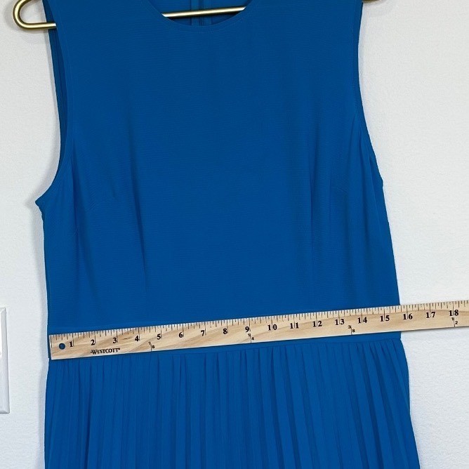 NWT Donna Morgan Dress Sleeveless Crepe Pleated Skirt Midi Brilliant Blue 18