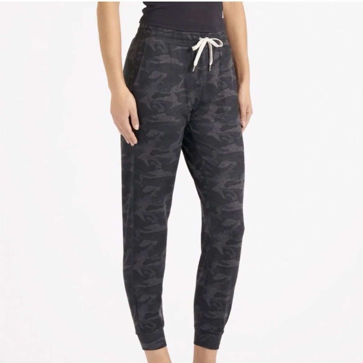NWT Vuori Camo Performance Jogger XS