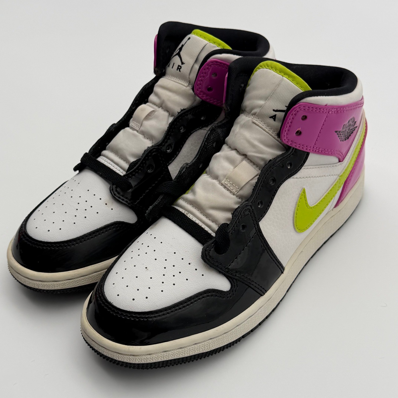 Jordan 1 Mid SE Cyber Active Fuchsia CZ9835-100 Size 5Y 6.5W