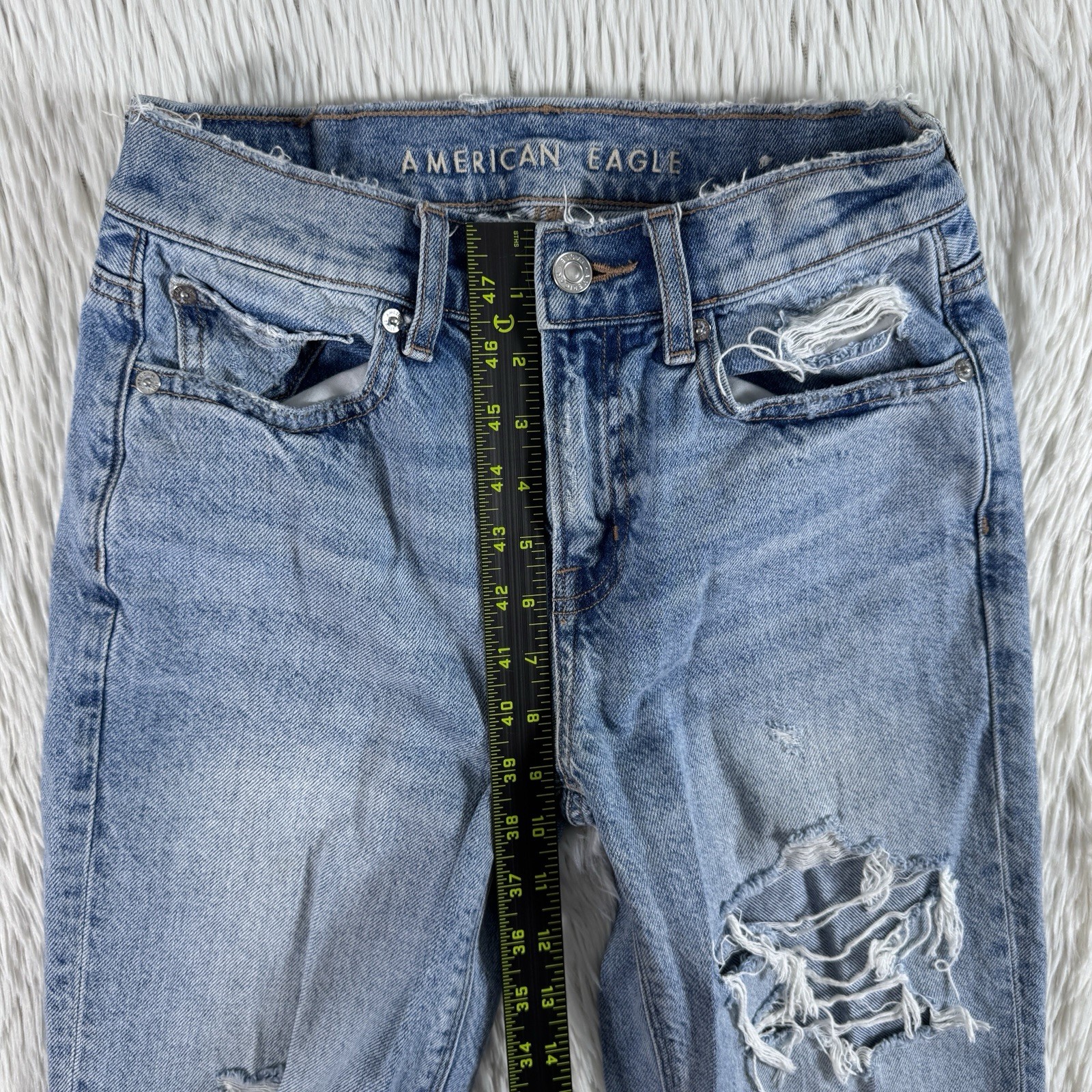 American Eagle Light Wash 90’s Distressed Mid-Rise Straight Jeans Women’s 0S