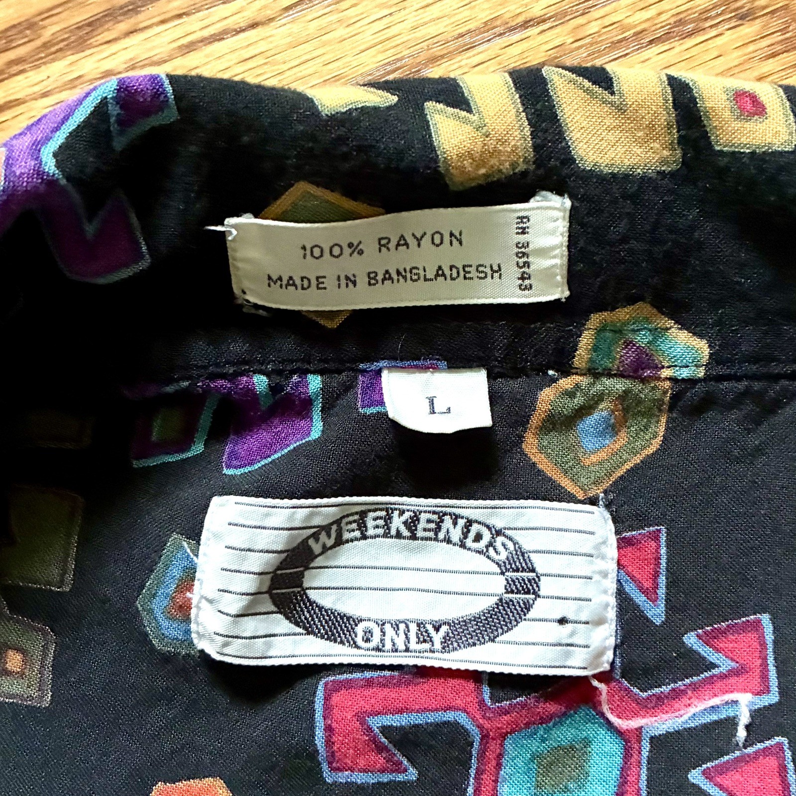 VINTAGE 80s Weekends Only Multi-Color Geometric Rayon Button-Up Shirt Size Large