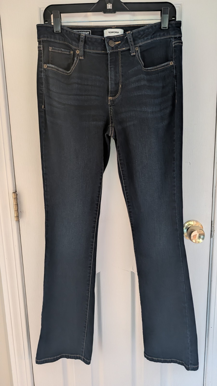Women’s Size 10 Bootcut Dark Wash Super Stretch Jeans! Great Condition!