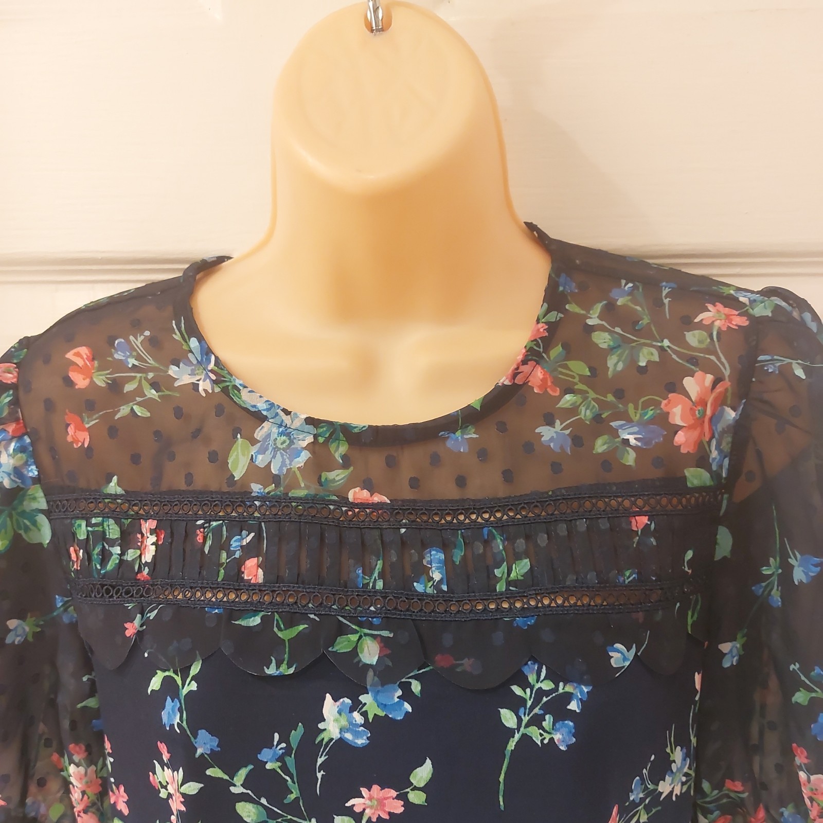 Love & Roses Top Size 10 navy Floral Short Sleeve Blouse Formal Occasion