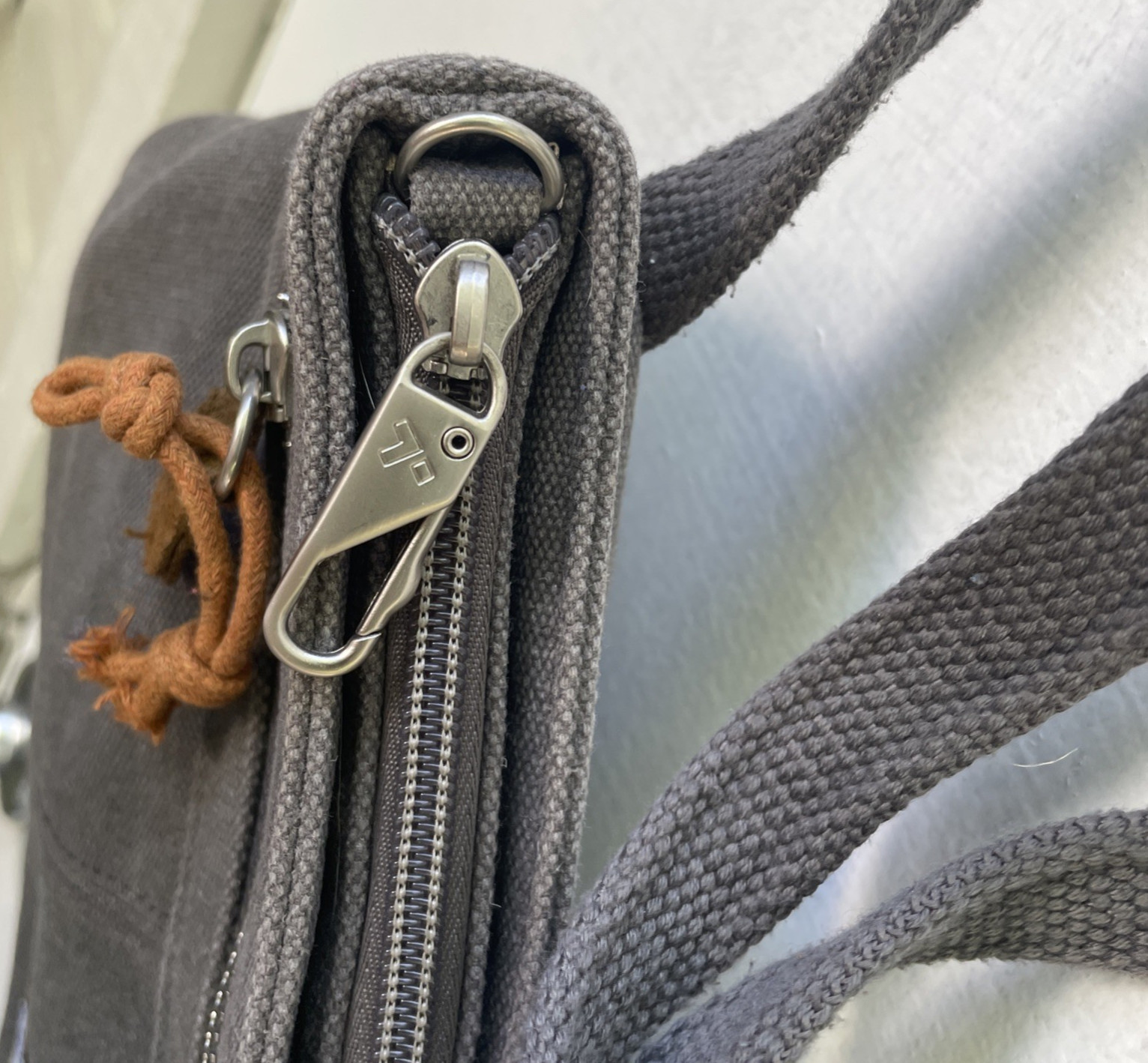 Travelon Anti-Theft Heritage Women’s Crossbody Bag Purse Gray Canvas RFIDw/light