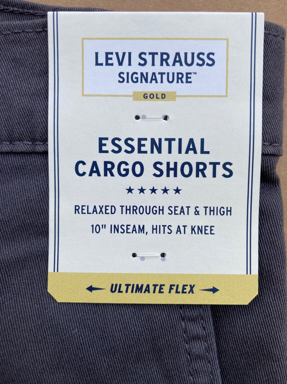 NEW Levis Signature Essential Cargo Shorts Mens 38 Super Flex Fabric 10” Inseam