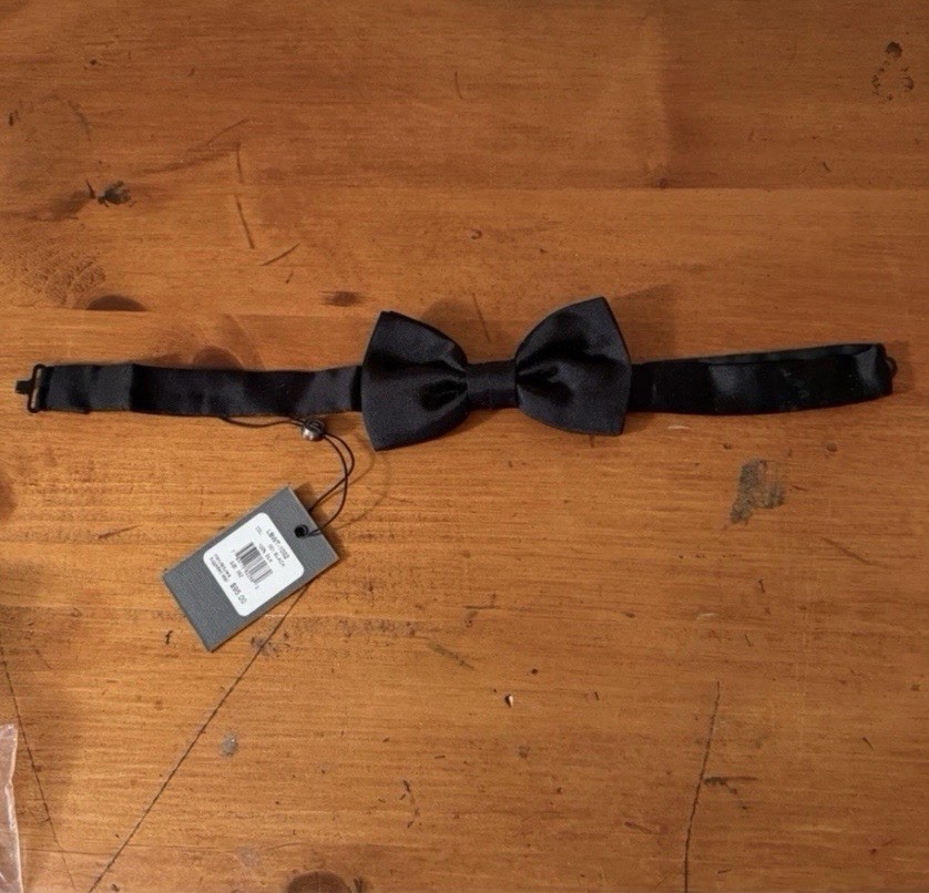 John Varvatos Sleek Classic Black Silk Pre-Tied Bow Tie NWT Adjustable