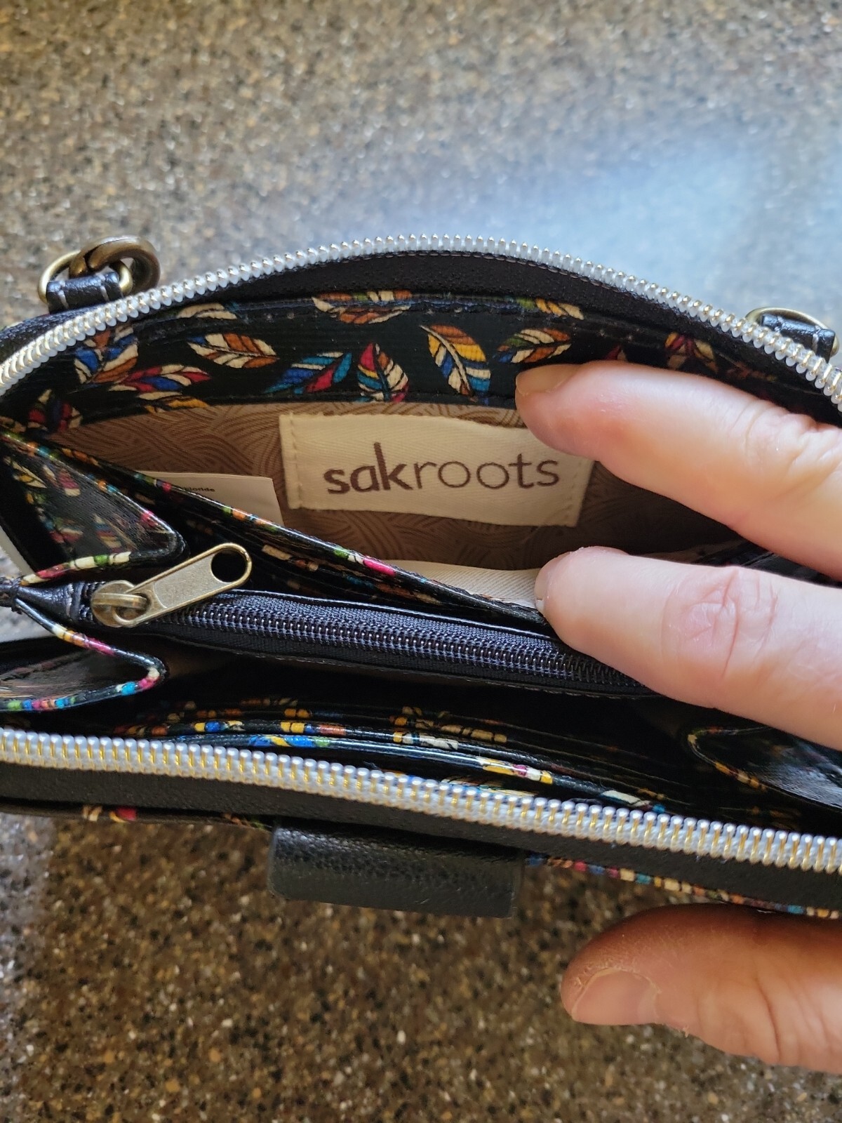 NWOT-SAKROOTS Sm Color Wristlet Wallet-6 CC Slot-4-1/2 Dollar~Zip Coin~Phone