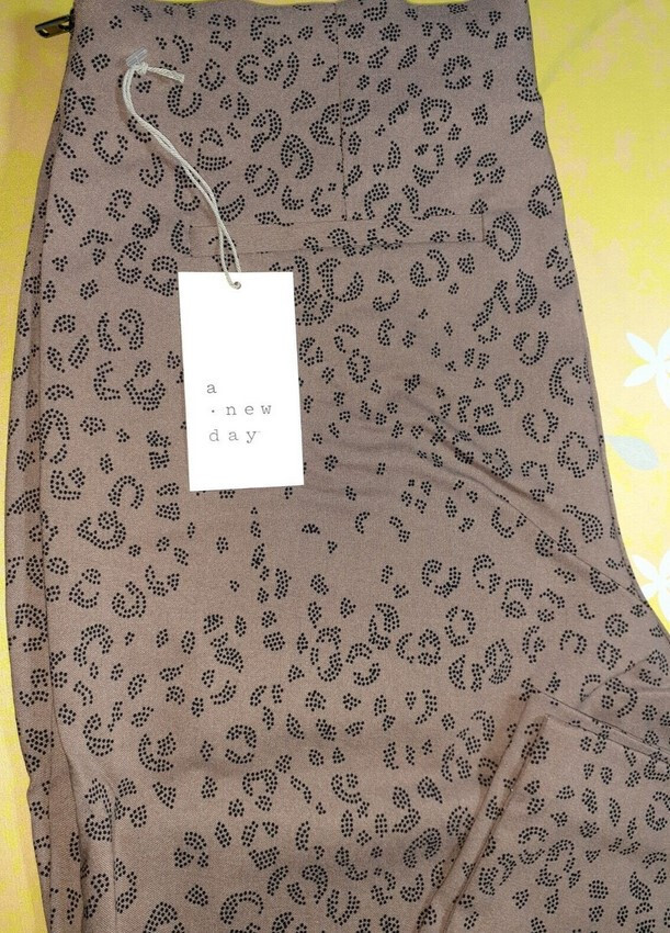 New Day Womens Stretch Ankle Crop Pants 4 S Brown Animal Print Side Zip NEW