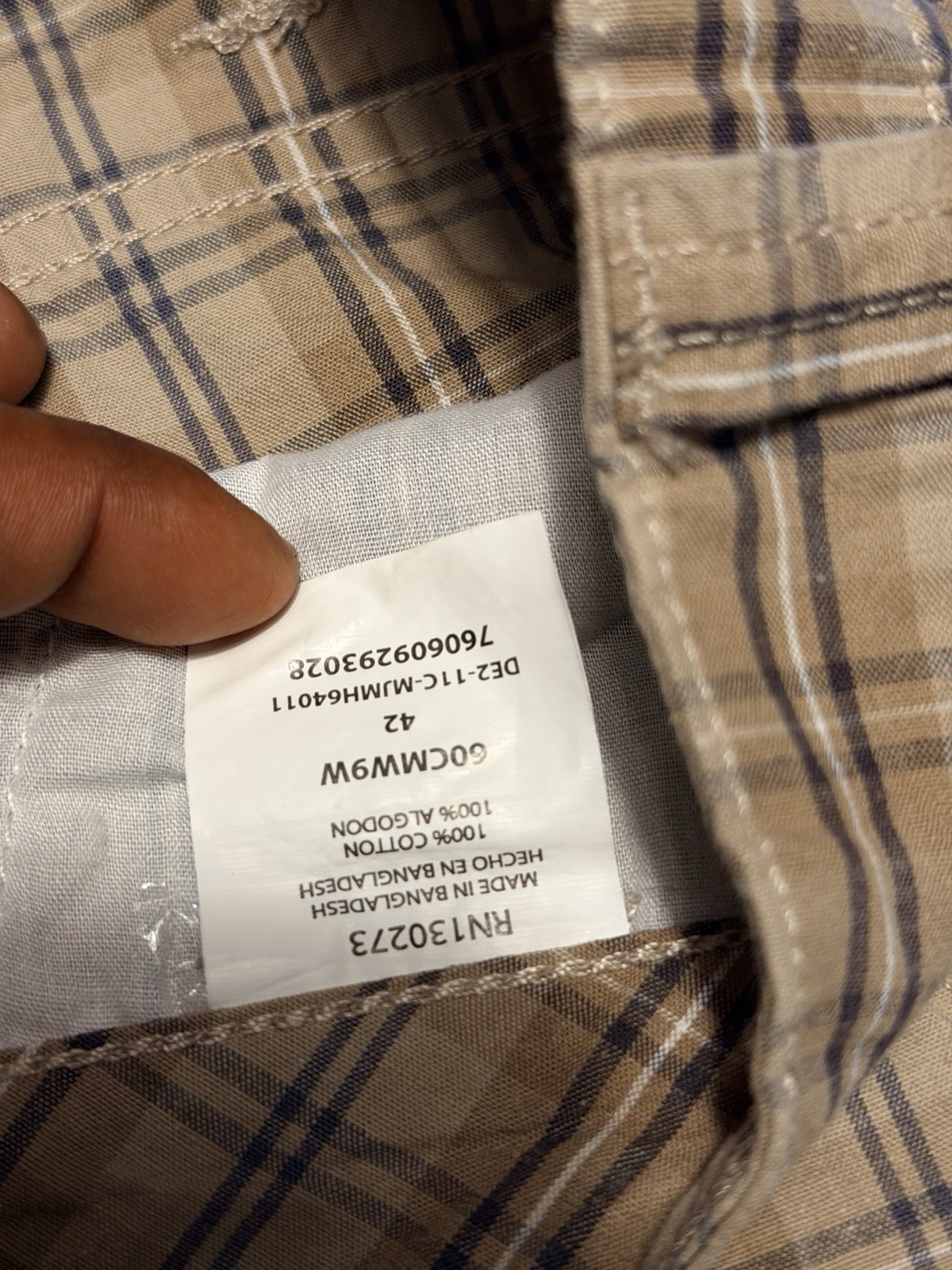 Wrangler Men’s Beige/Blue Plaid Cotton Cargo Shorts Flat Front Button Pockets