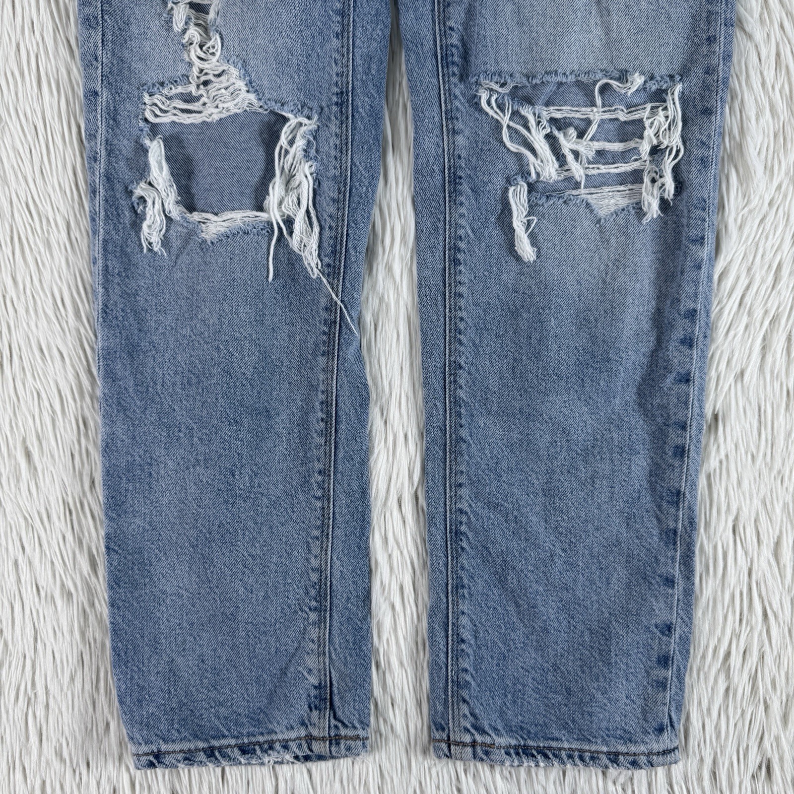 American Eagle Light Wash 90’s Distressed Mid-Rise Straight Jeans Women’s 0S