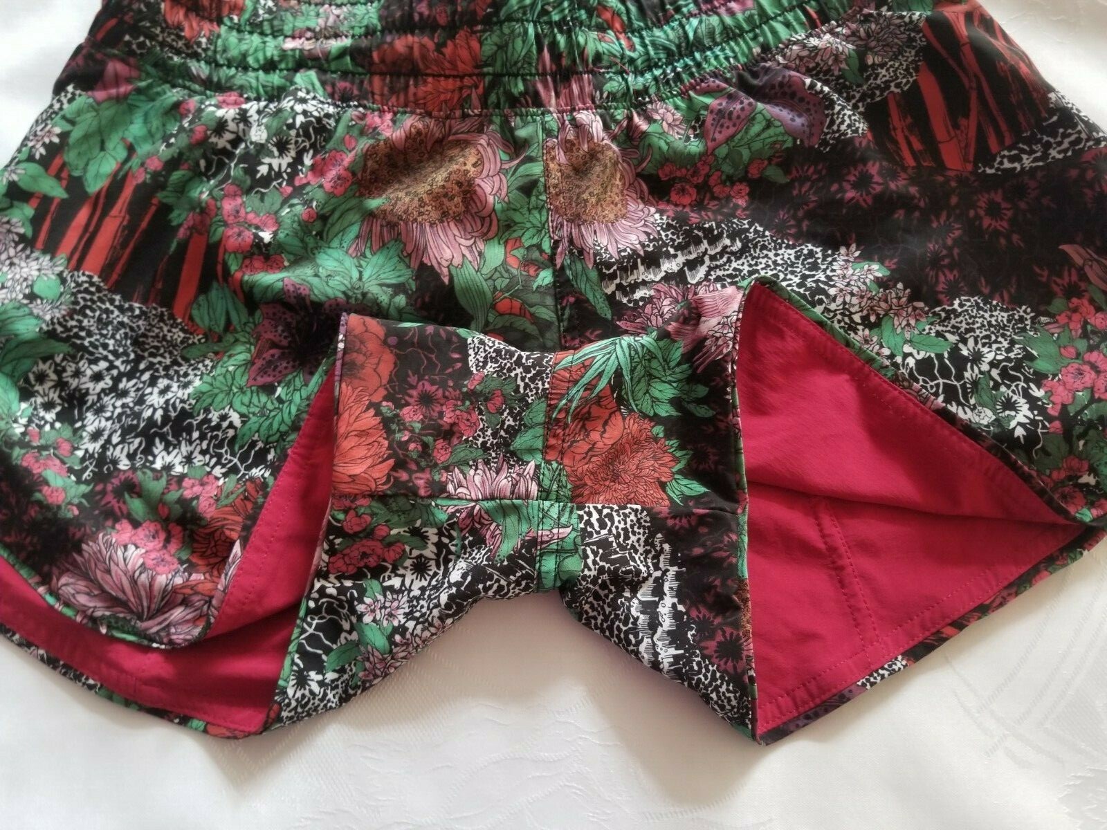 Lululemon Choose a Side Reversible Shorts Size 6 Burgundy/Multi- Color
