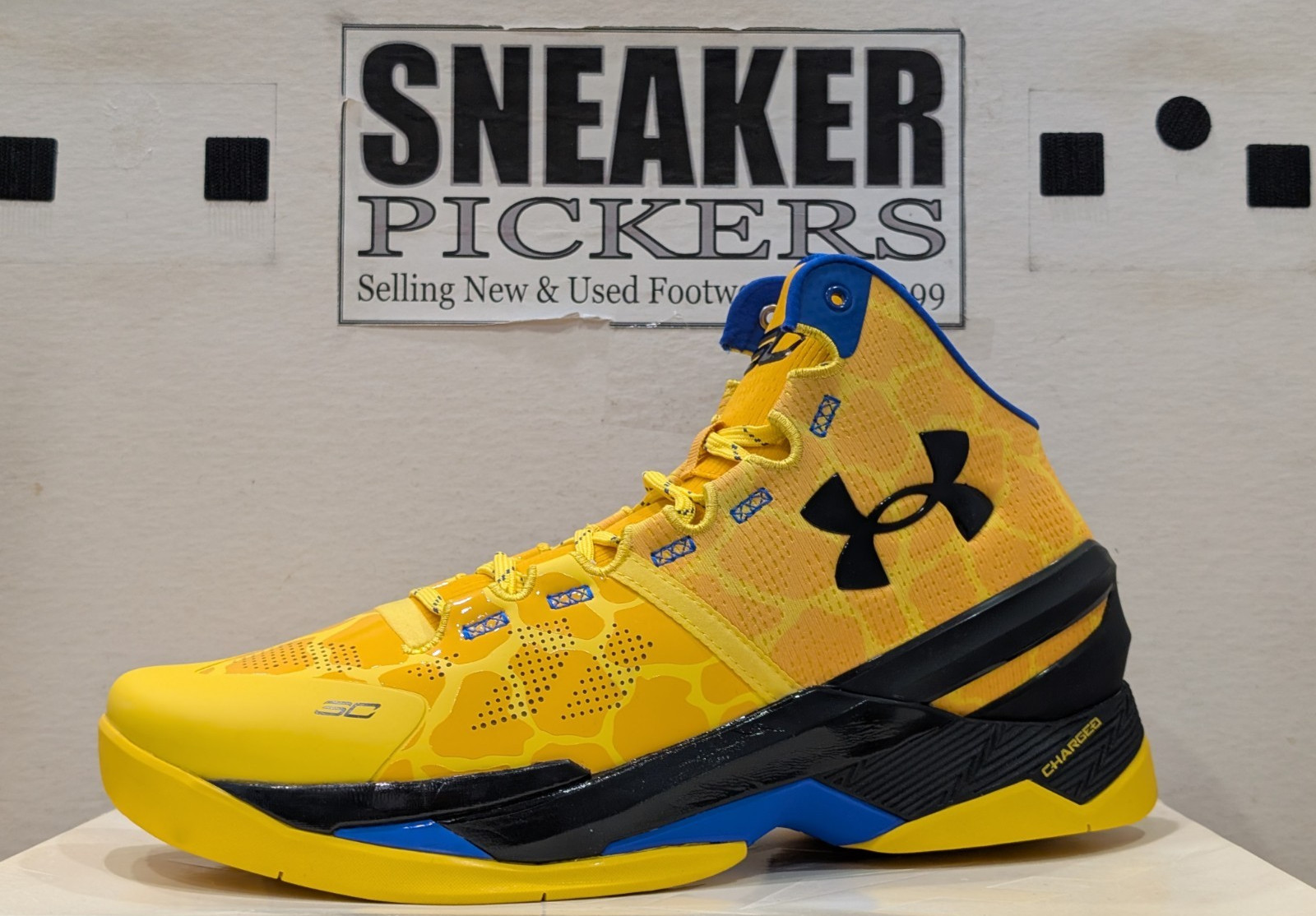 Under Armour Men’s Curry 2 Retro – Double Bang – Size: 11 – 3026281 700 – Gold