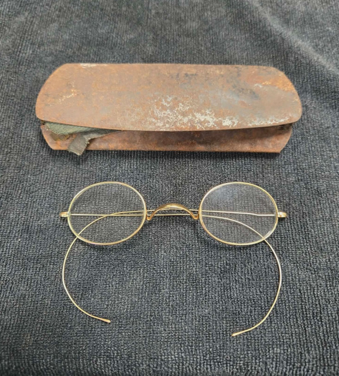VTG 1950s/1960s Wire Rim Glasses W/Case Gold Colored Marked STLSH