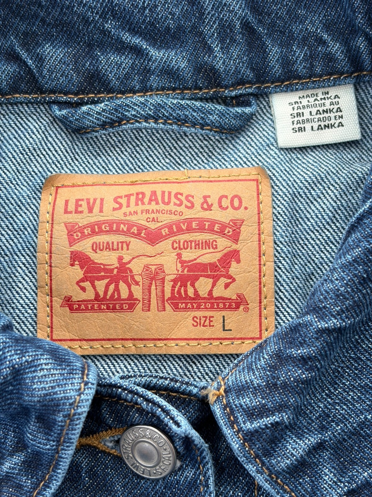 Levi’s Cropped Denim Jacket Womens Large Blue Trucker Jean Jacket Button Front