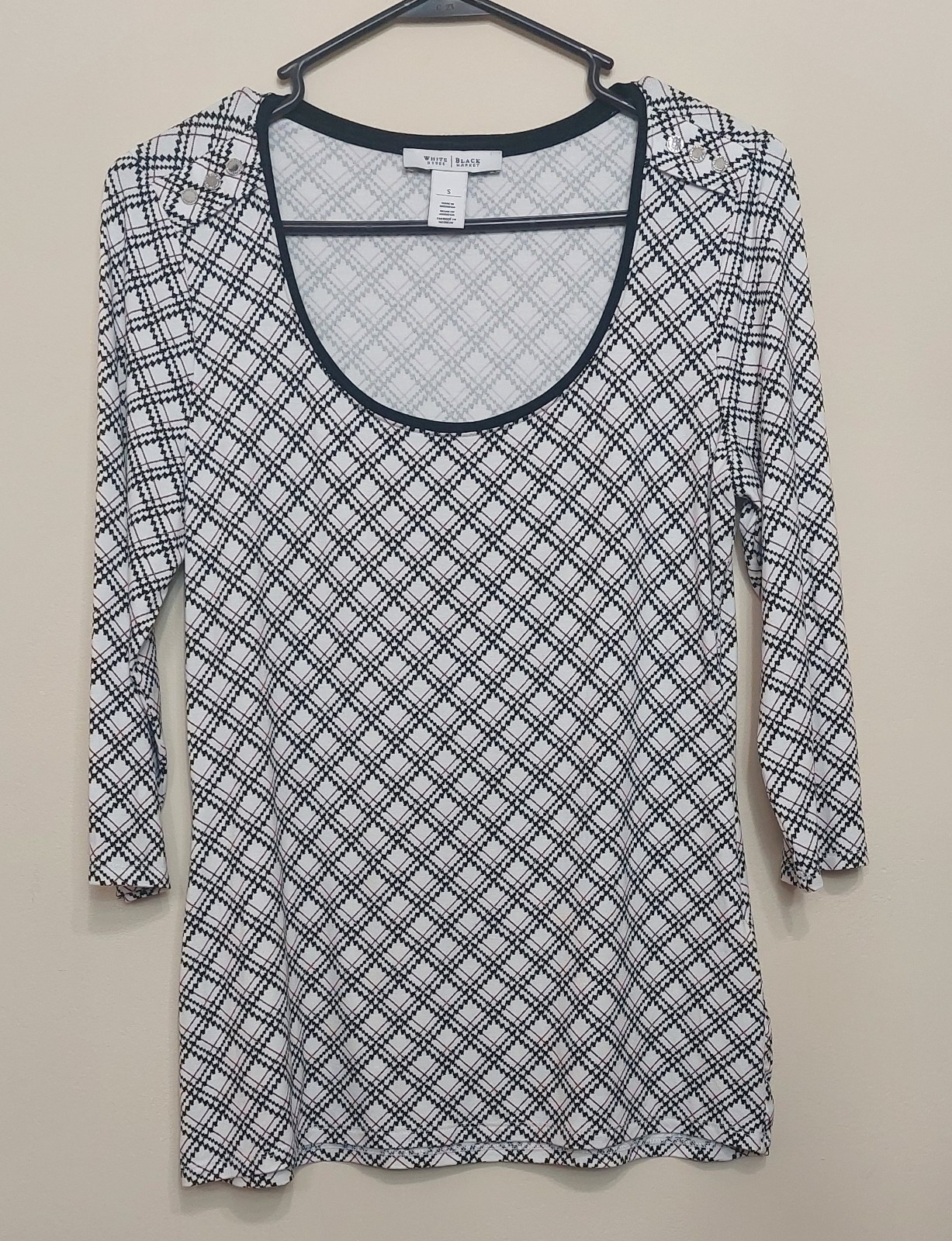 4-19 WHBM Size Small Black White Diamond Geo Print Scoop Neck Top Womens