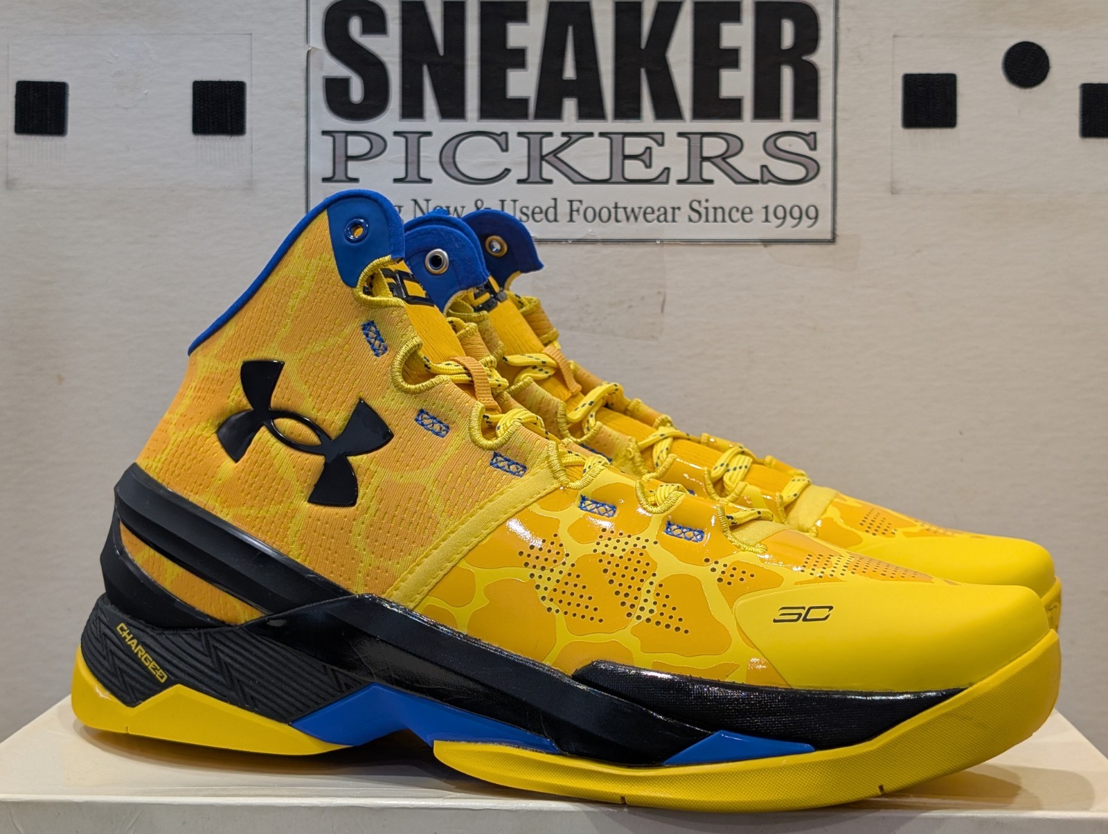 Under Armour Men’s Curry 2 Retro – Double Bang – Size: 11 – 3026281 700 – Gold