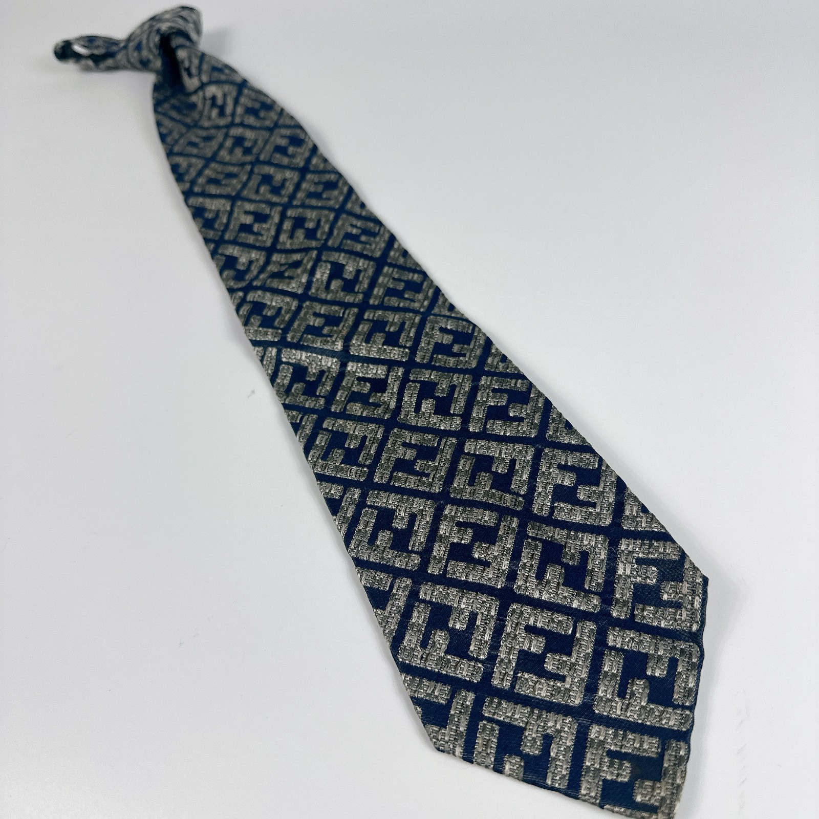 FENDI Zucca FF Monogram Silk Tie Navy Blue Silver Jacquard Made in Italy japan