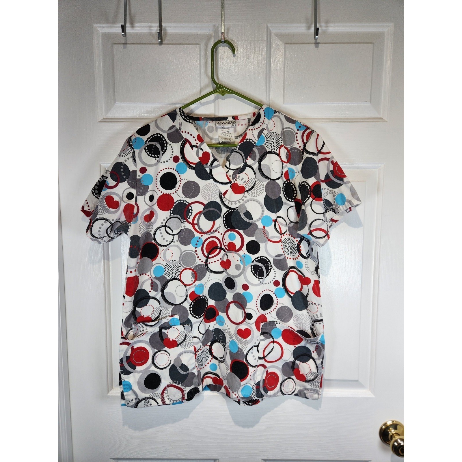 Women’s sz L Red Hearts & Circles Colorful Short Sleeved Scrub Top by UA Scrubs