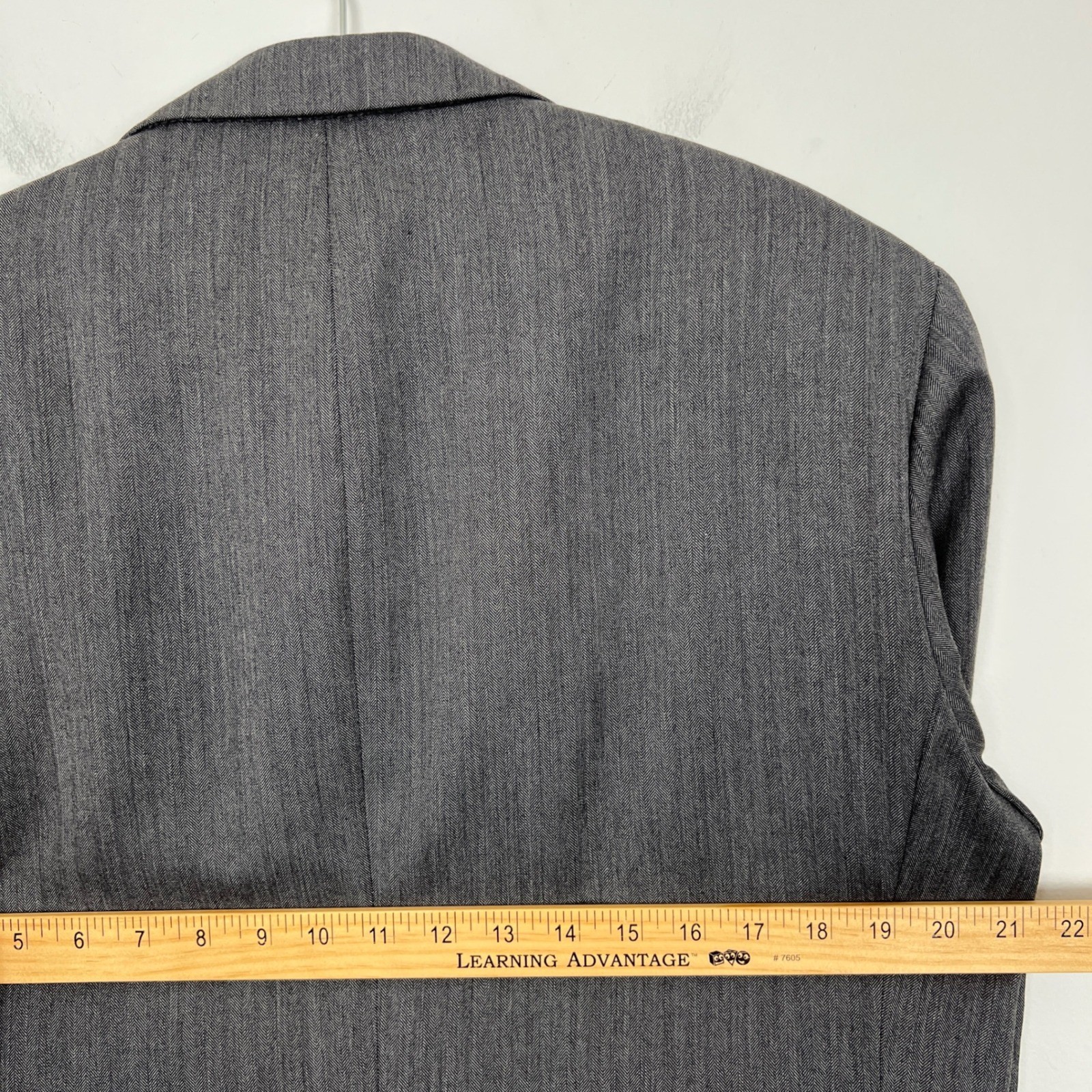 Jos A Bank Mens Charcoal Gray Herringbone Suit 2 Piece 2 Button Jacket Pants L40