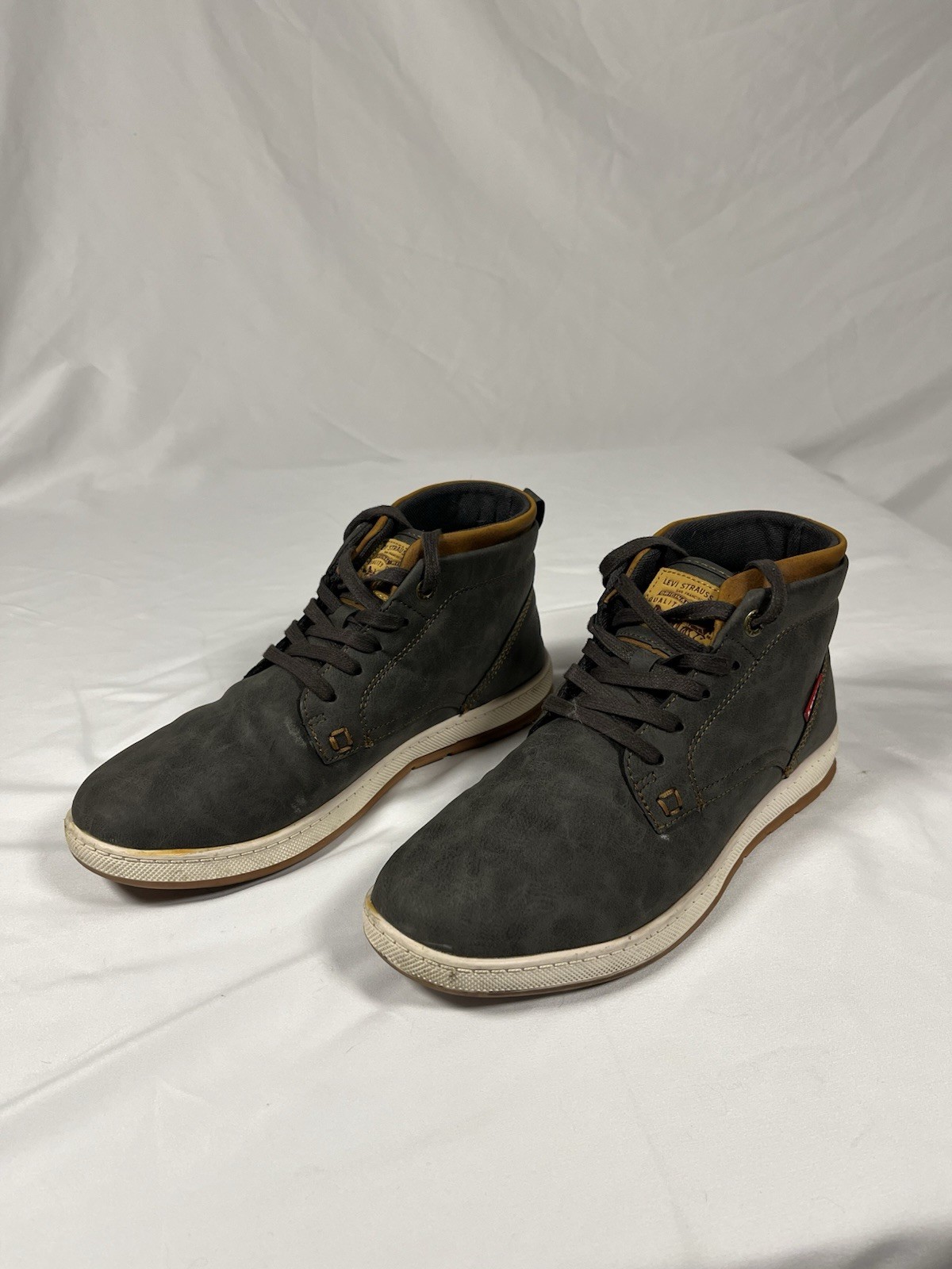 Levi’s Men’s Chukka Boots Size 8 Gray Faux Leather Lace Up Casual Shoes