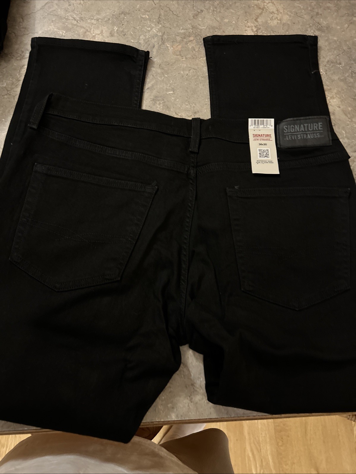 Signature Levi Strauss Slim Men’s 36×30 Black Denim Jeans , New With Tags