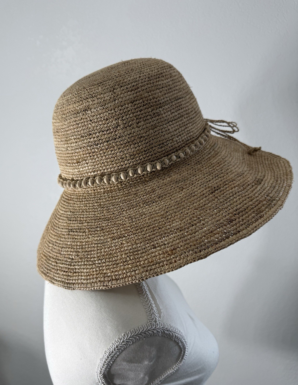 Sun ‘n’ sand Beige Straw Sun Hat Wide Brim UPF 50+ Bow Shell Accent