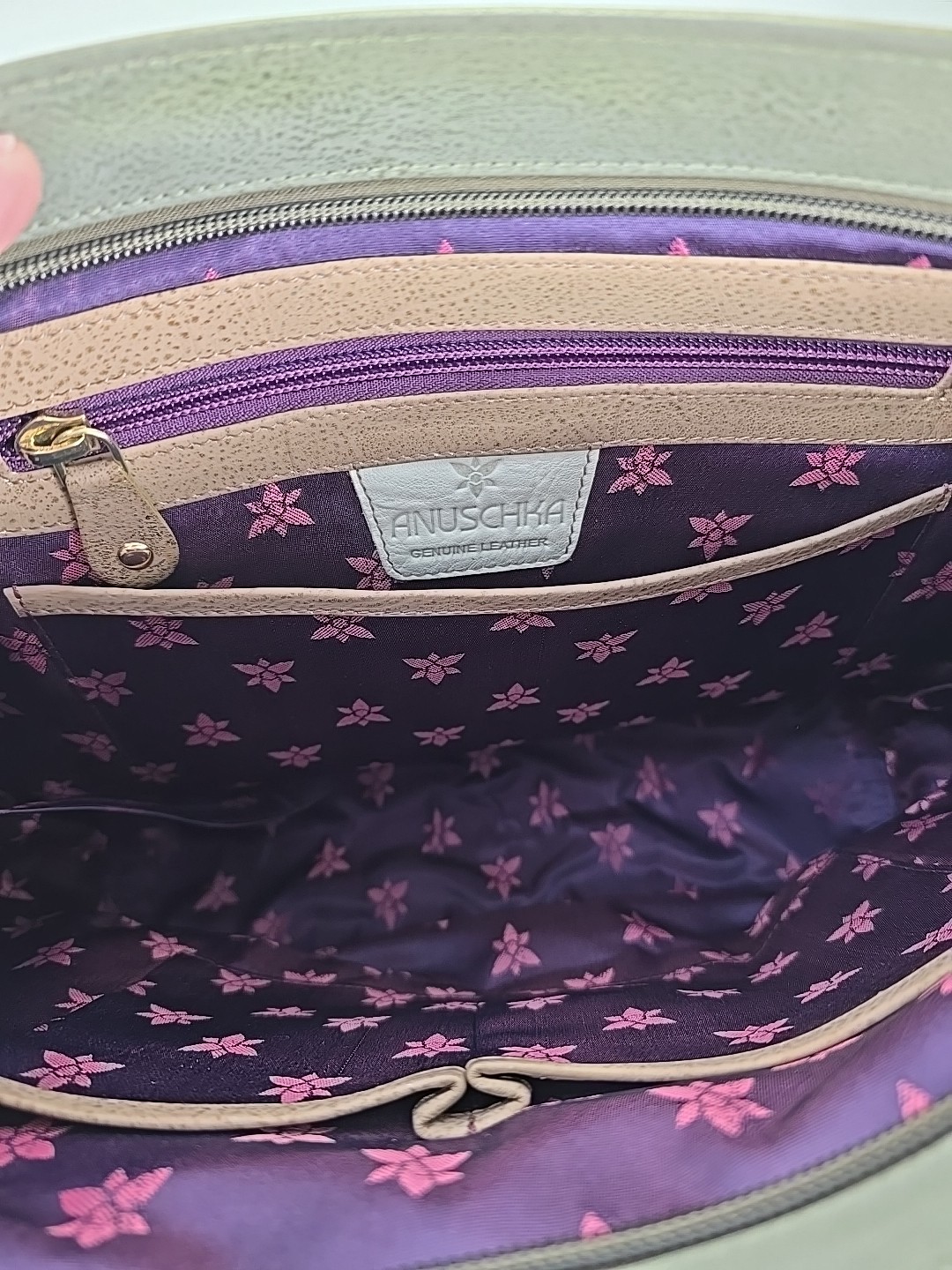 NWOT – Anuschka Hand Painted Gentle Giant Elephant Shoulder Shopper Bag Tote
