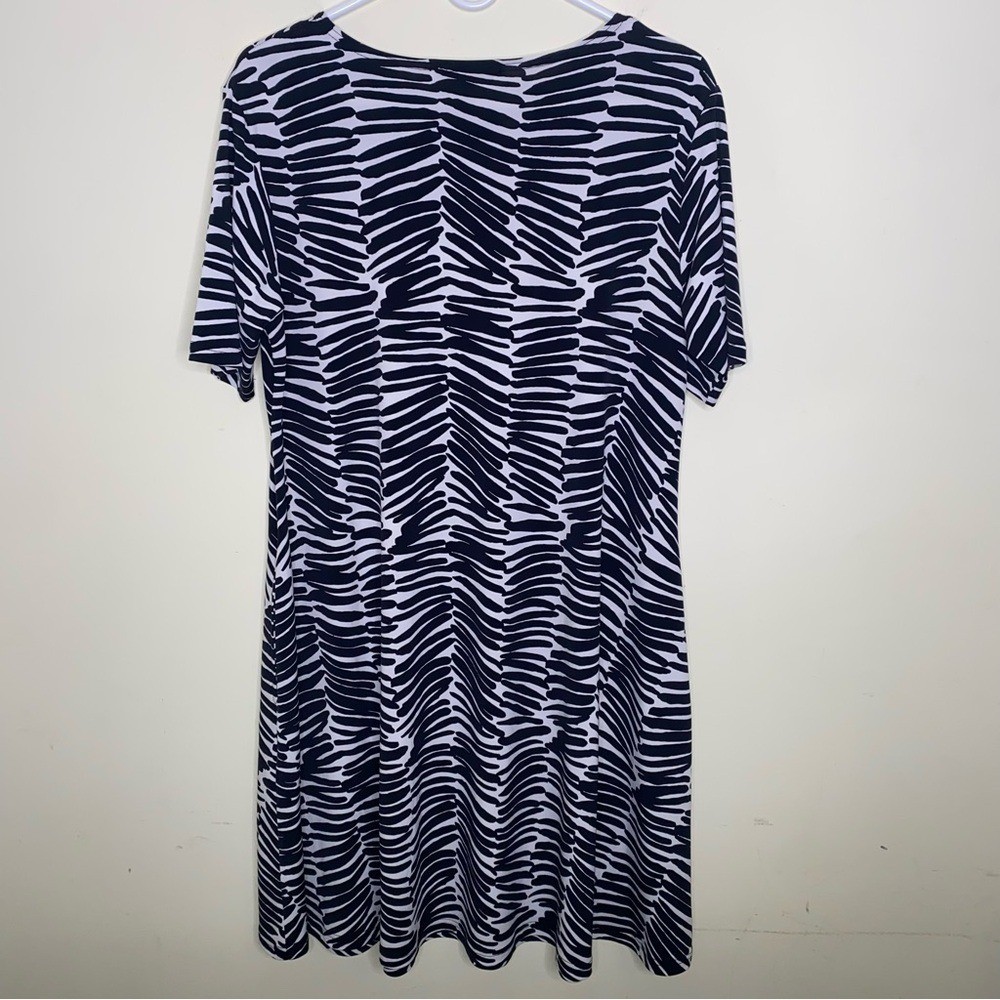 Sympli Size 12 Black & White Short Short Sleeve Patterned Dress- Made in Canada