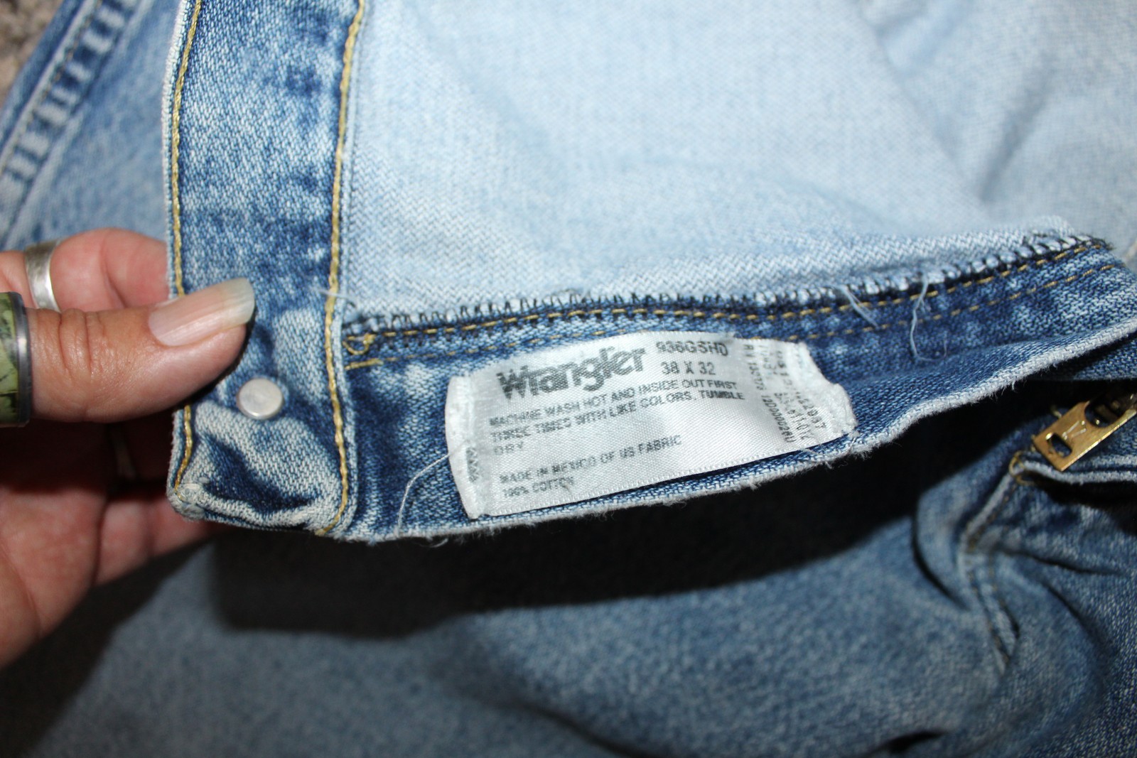 Wrangler Men’s Regular Fit Jeans Light Wash Blue Denim Size 38×32 Zipper Fly