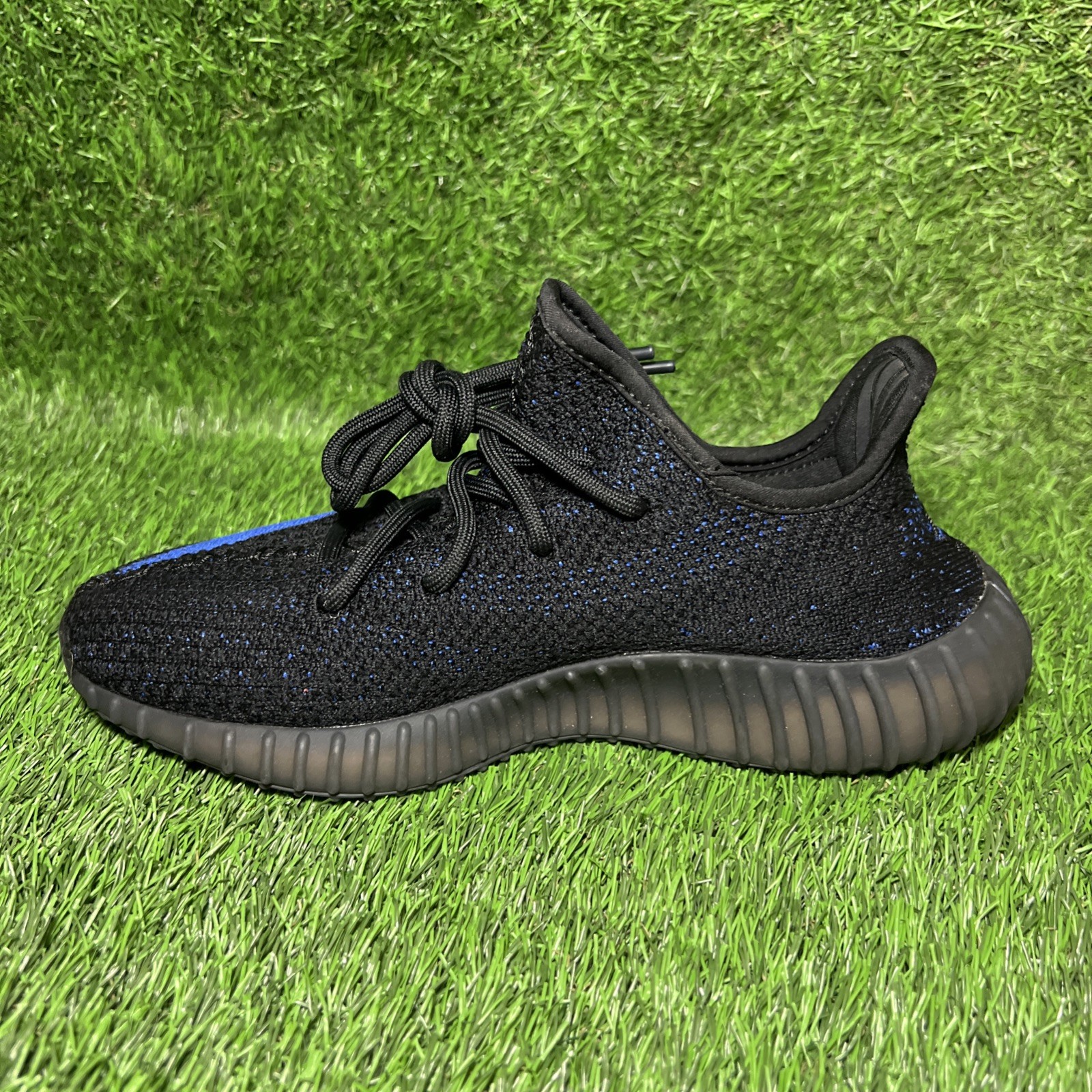 Size 6.5 – RIGHT SHOE ONLY adidas Yeezy Boost 350 V2 Low Dazzling Blue ONE SHOE