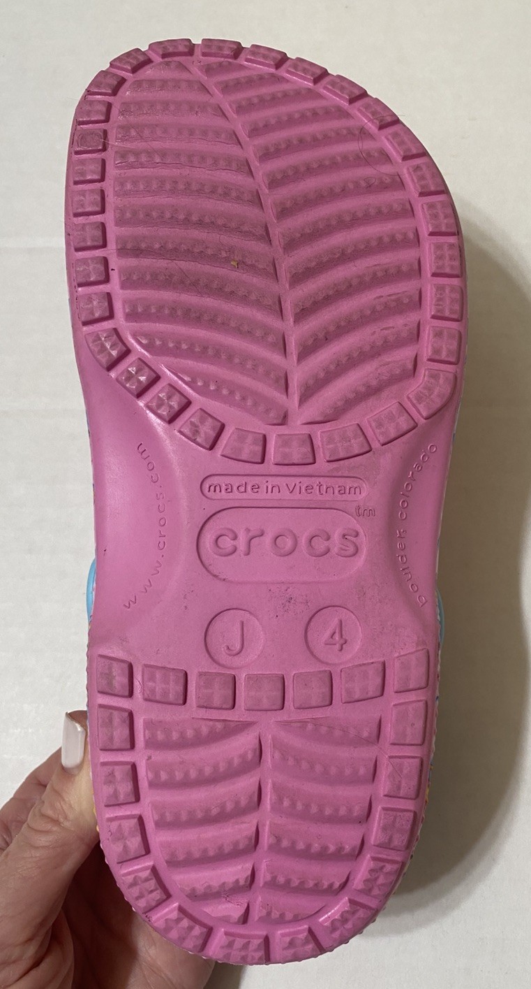 Crocs x Lisa Frank Unicorn Rainbow Classic Clogs Kids J4 Women’s 6 Pink w/charms