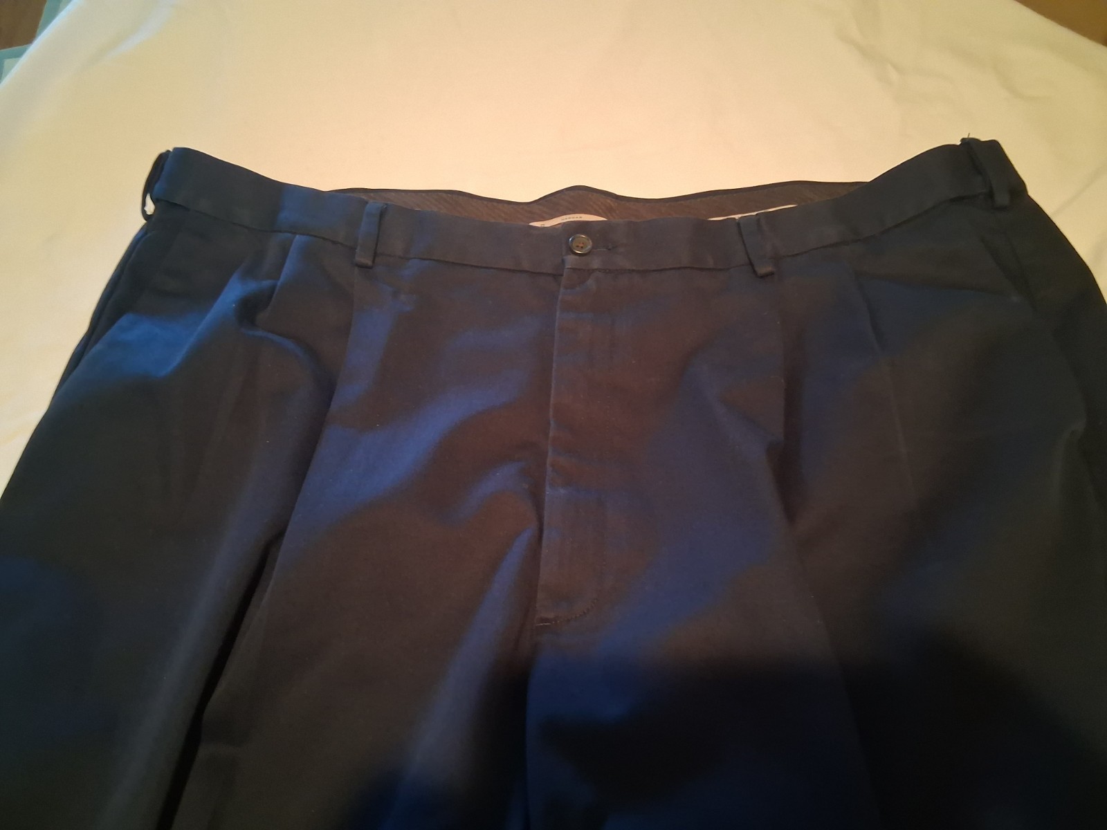 Haggar Pleated Men’s Slacks Adjustable Waistband Size W 46 – L 30 Navy color