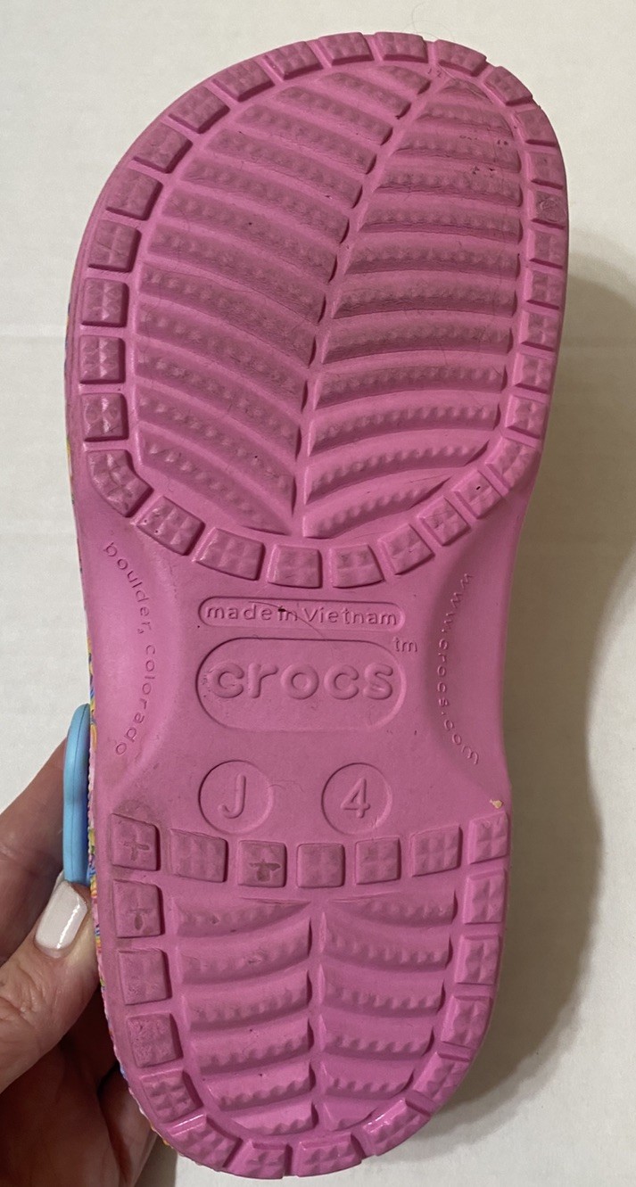Crocs x Lisa Frank Unicorn Rainbow Classic Clogs Kids J4 Women’s 6 Pink w/charms